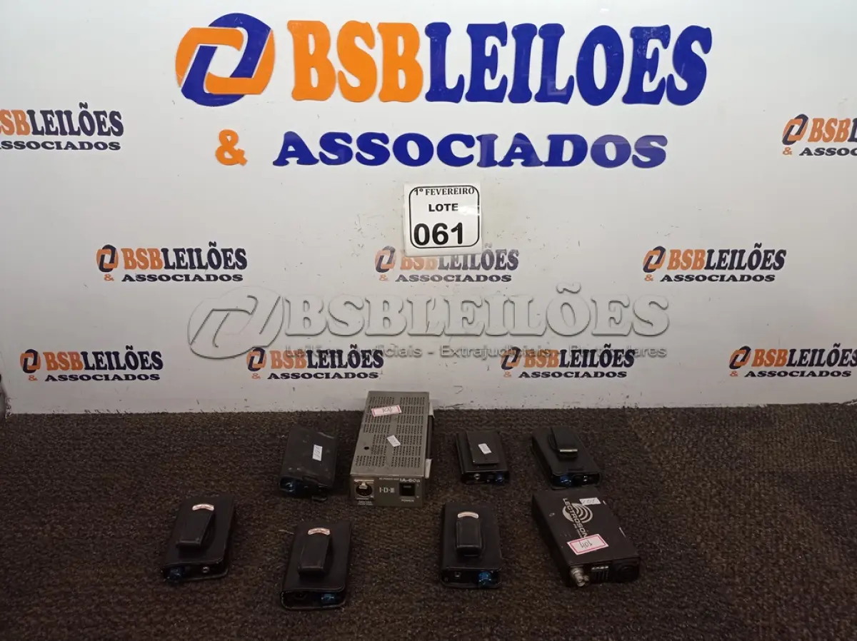 LOTE 061 - 07 APARELHOS DE RECEPTOR P/ MICROFONES S/ FIO E 01 FONTE CHAVEADA MODELO IA-60A. (NO ESTADO) ATENÇÃO! FAZER A VISITAÇÃO ANTES DE ARREMATAR, NÃO SABEMOS SE FUNCIONA. LEILÃO NÃO TEM GARANTIA E NEM DEVOLUÇÃO, SUJEITO A POSSÍVEIS AVARIAS VISÍVEIS/OCULTAS E/OU AUSÊNCIA DE COMPONENTES.