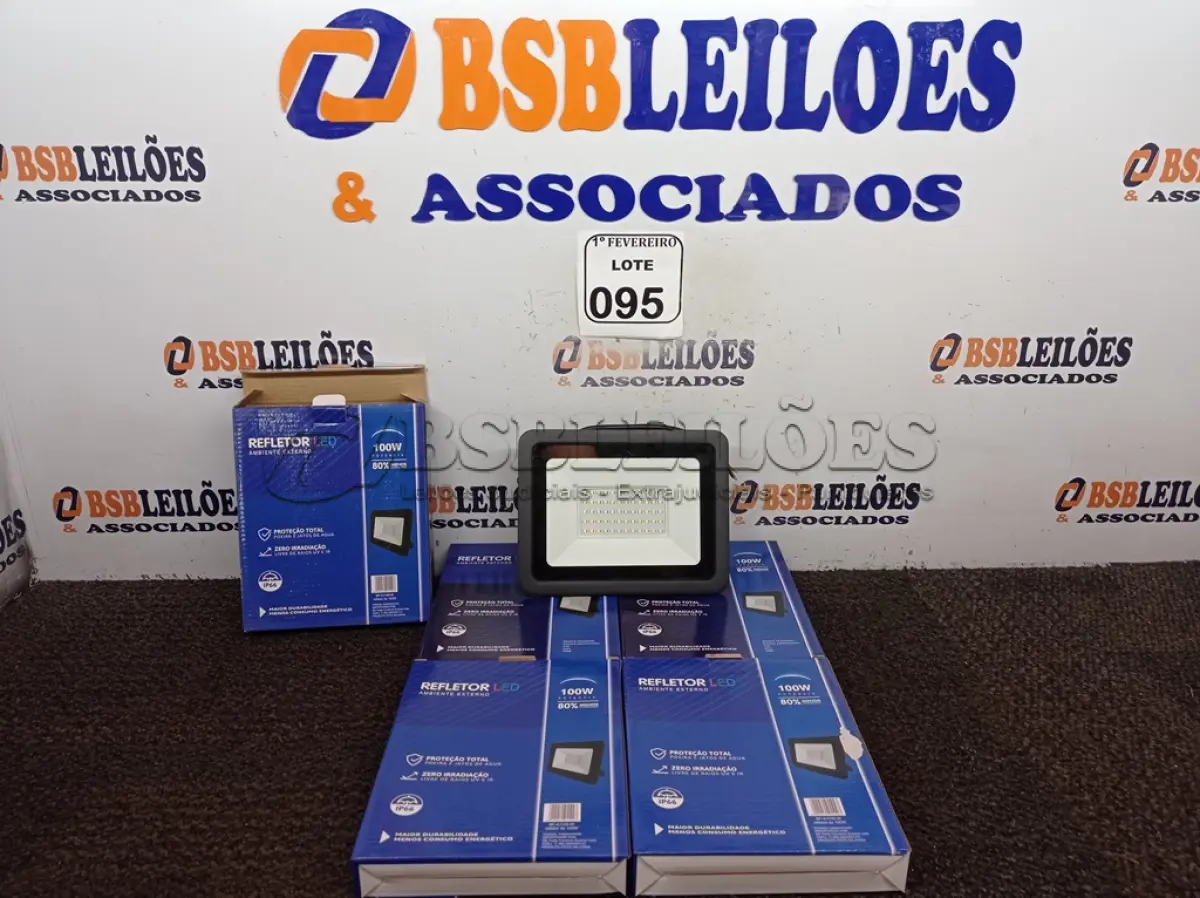 LOTE 095 - 05 REFLETORES LED PARA AMBIENTES EXTERNOS 100W. (NOVO) (NO ESTADO) ATENÇÃO! FAZER A VISITAÇÃO ANTES DE ARREMATAR, NÃO SABEMOS SE FUNCIONA. LEILÃO NÃO TEM GARANTIA E NEM DEVOLUÇÃO, SUJEITO A POSSÍVEIS AVARIAS VISÍVEIS/OCULTAS E/OU AUSÊNCIA DE COMPONENTES.