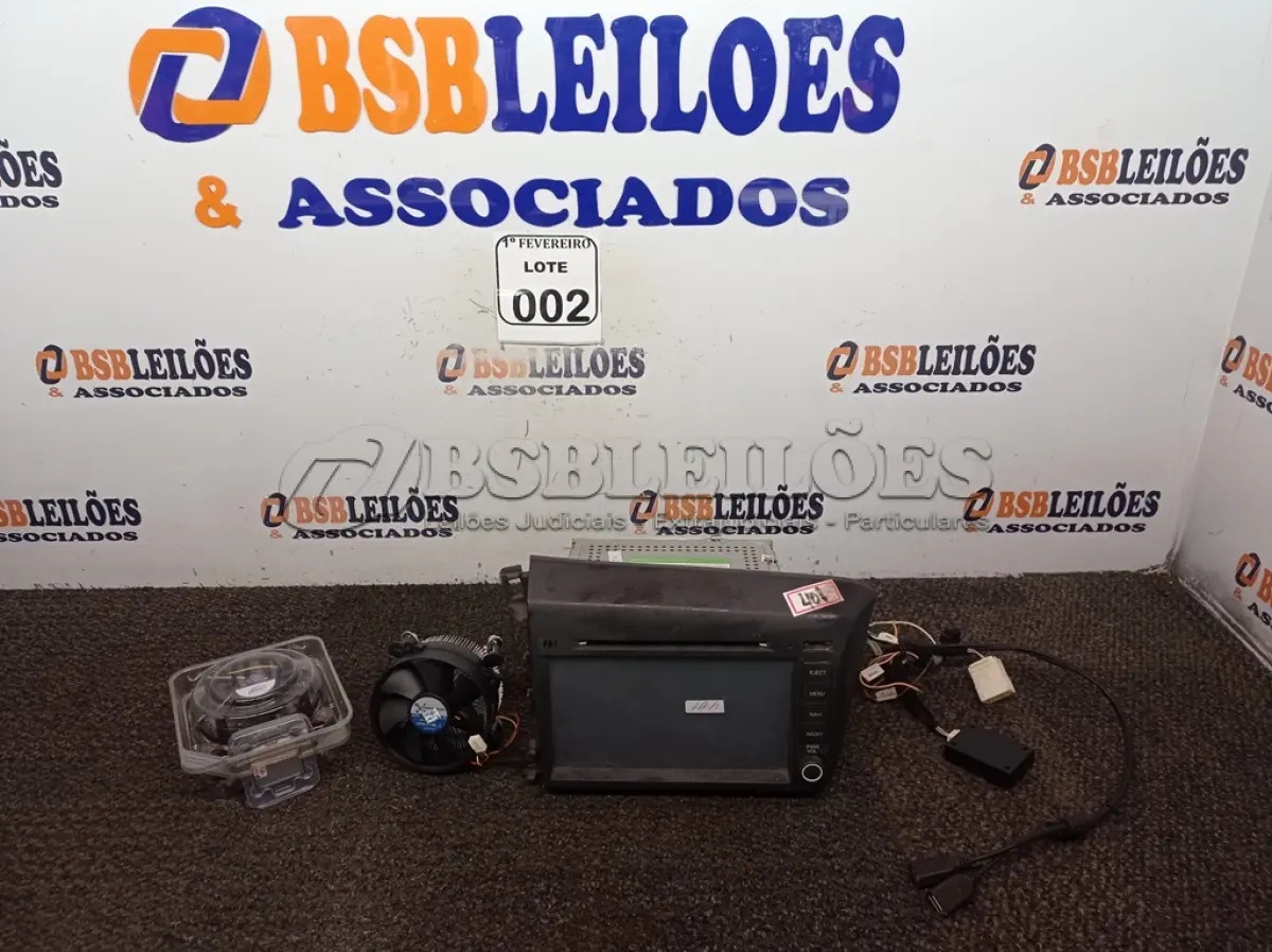 LOTE 002 - 01 APARELHO DE SOM VEICULAR MULTIMÍDIA. (NO ESTADO) ATENÇÃO! FAZER A VISITAÇÃO ANTES DE ARREMATAR, NÃO SABEMOS SE FUNCIONA. LEILÃO NÃO TEM GARANTIA E NEM DEVOLUÇÃO, SUJEITO A POSSÍVEIS AVARIAS VISÍVEIS/OCULTAS E/OU AUSÊNCIA DE COMPONENTES.