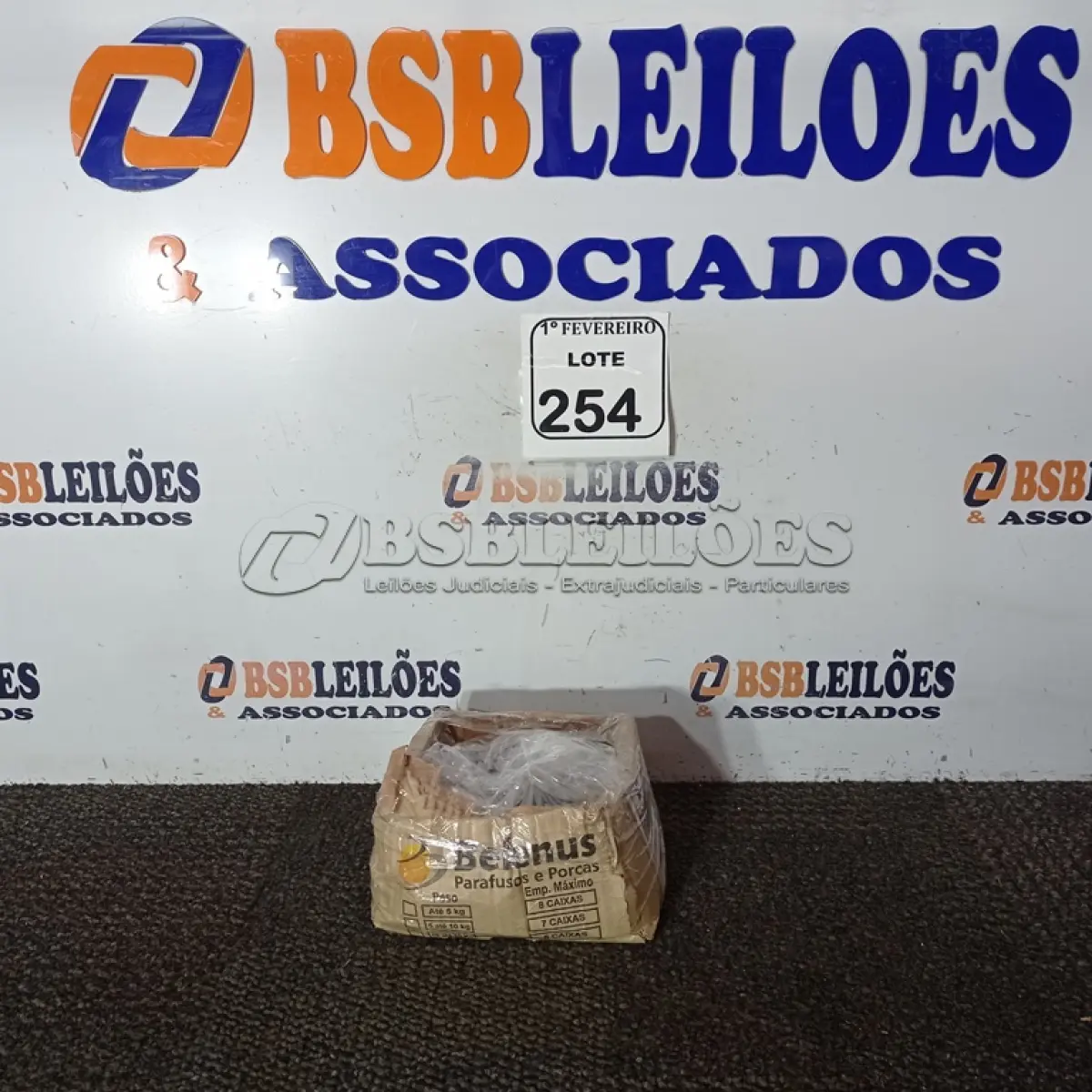 LOTE 254 - 01 LOTE COM PARAFUSOS FRANCÊS COM ZB 3/8-16X2. (NO ESTADO) ATENÇÃO! FAZER A VISITAÇÃO ANTES DE ARREMATAR, NÃO SABEMOS SE FUNCIONA. LEILÃO NÃO TEM GARANTIA E NEM DEVOLUÇÃO, SUJEITO A POSSÍVEIS AVARIAS VISÍVEIS/OCULTAS E/OU AUSÊNCIA DE COMPONENTES.