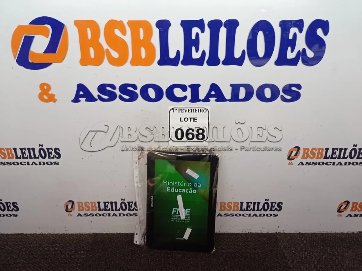LOTE 068 - 01 TABLET POSITIVO YPY AB10E HORIZONTAL COM CARREGADOR (NO ESTADO) ATENÇÃO! FAZER A VISITAÇÃO ANTES DE ARREMATAR, NÃO SABEMOS SE FUNCIONA. LEILÃO NÃO TEM GARANTIA E NEM DEVOLUÇÃO, SUJEITO A POSSÍVEIS AVARIAS VISÍVEIS/OCULTAS E/OU AUSÊNCIA DE COMPONENTES.