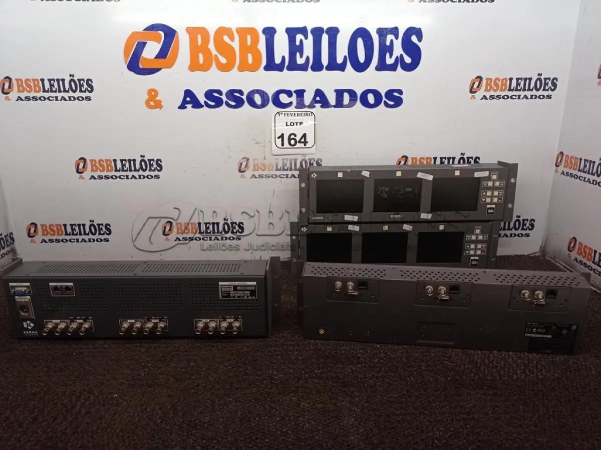 LOTE 164 - 04 MONITORES DE VÍDEO, SENDO 03 MODELO LM-6005 MARCA KROMA E 01 LMD-5320 MARCA SONY. (NO ESTADO) ATENÇÃO! FAZER A VISITAÇÃO ANTES DE ARREMATAR, NÃO SABEMOS SE FUNCIONA. LEILÃO NÃO TEM GARANTIA E NEM DEVOLUÇÃO, SUJEITO A POSSÍVEIS AVARIAS VISÍVEIS/OCULTAS E/OU AUSÊNCIA DE COMPONENTES.