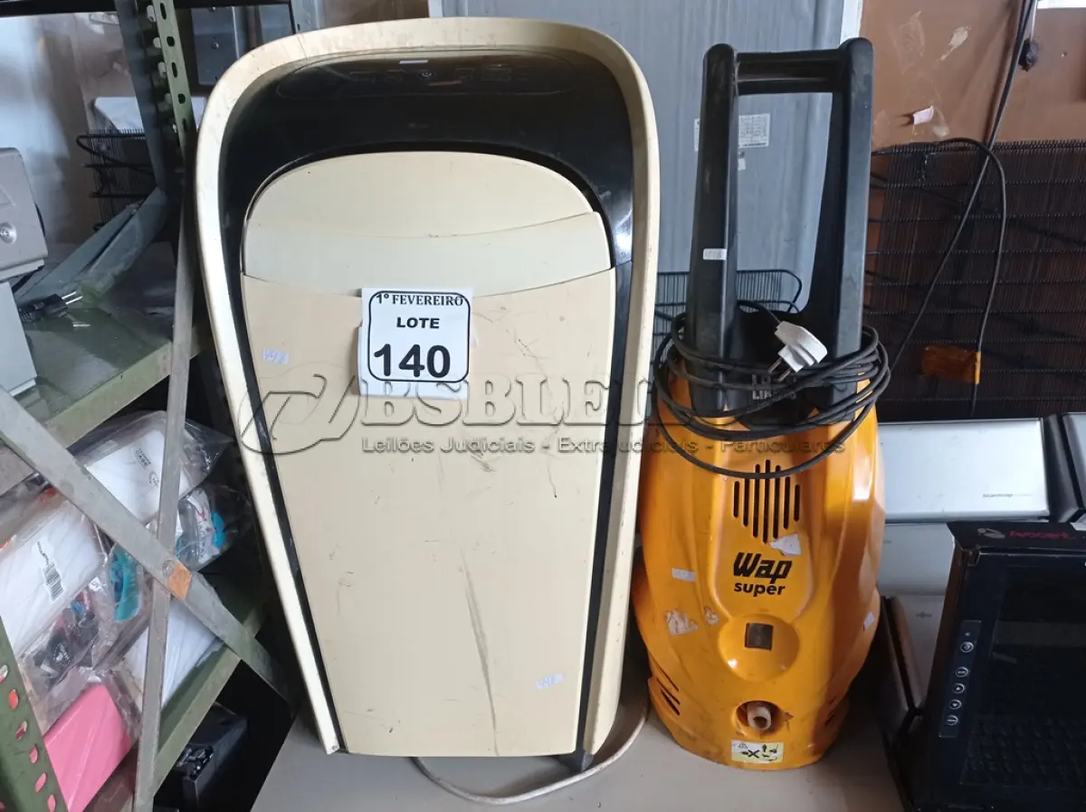 LOTE 140 - 01 AR CONDICIONADO PORTÁTIL MARCA MIDEA E 01 LAVADORA DE ALTA PRESSÃO MARCA WAP. (NO ESTADO) ATENÇÃO! FAZER A VISITAÇÃO ANTES DE ARREMATAR, NÃO SABEMOS SE FUNCIONA. LEILÃO NÃO TEM GARANTIA E NEM DEVOLUÇÃO, SUJEITO A POSSÍVEIS AVARIAS VISÍVEIS/OCULTAS E/OU AUSÊNCIA DE COMPONENTES.