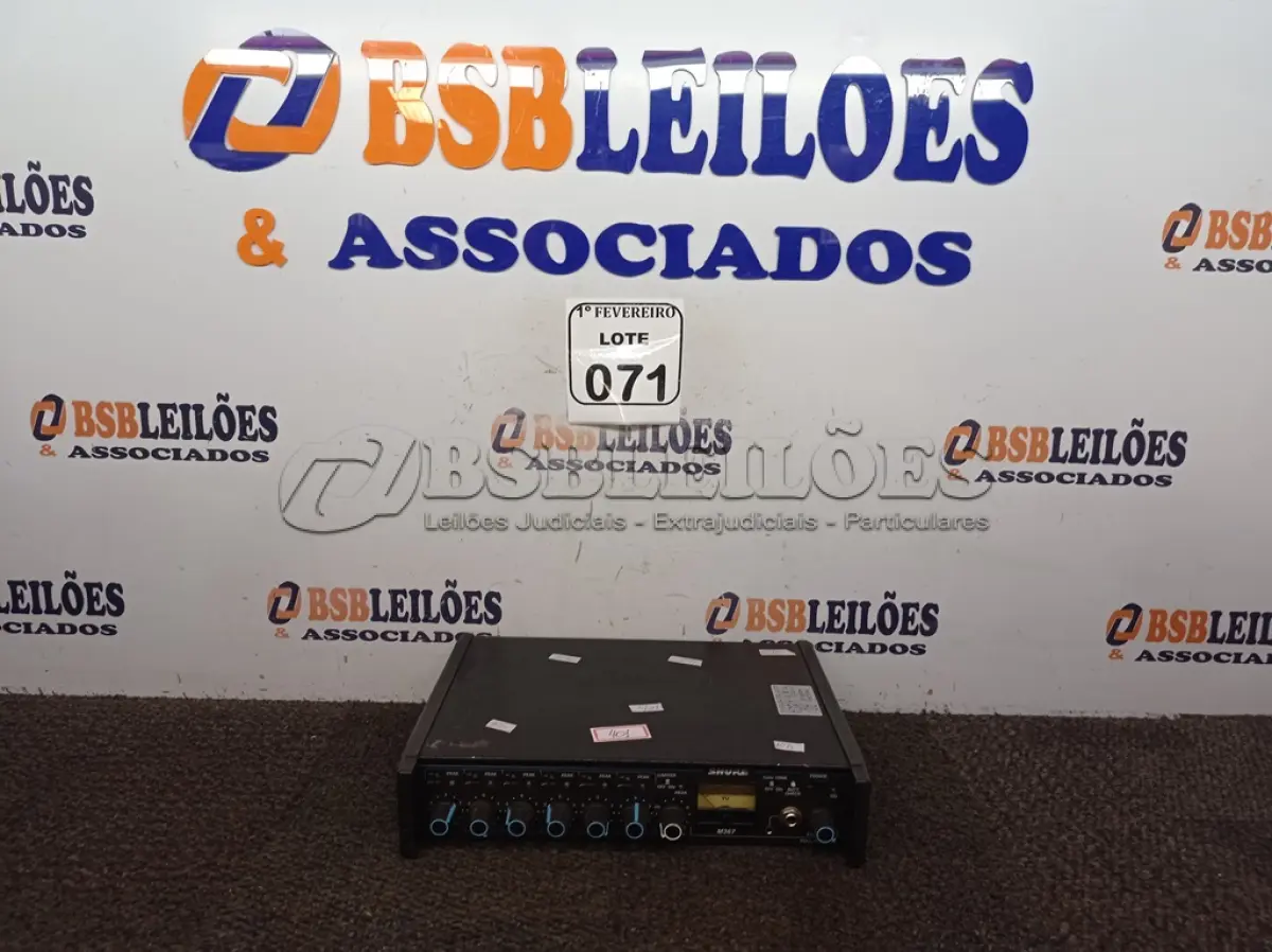 LOTE 071 - 01 SISTEMA DE MICROFONE AUTOMÁTICO SHURE, MODELO M367. (NO ESTADO) ATENÇÃO! FAZER A VISITAÇÃO ANTES DE ARREMATAR, NÃO SABEMOS SE FUNCIONA. LEILÃO NÃO TEM GARANTIA E NEM DEVOLUÇÃO, SUJEITO A POSSÍVEIS AVARIAS VISÍVEIS/OCULTAS E/OU AUSÊNCIA DE COMPONENTES.