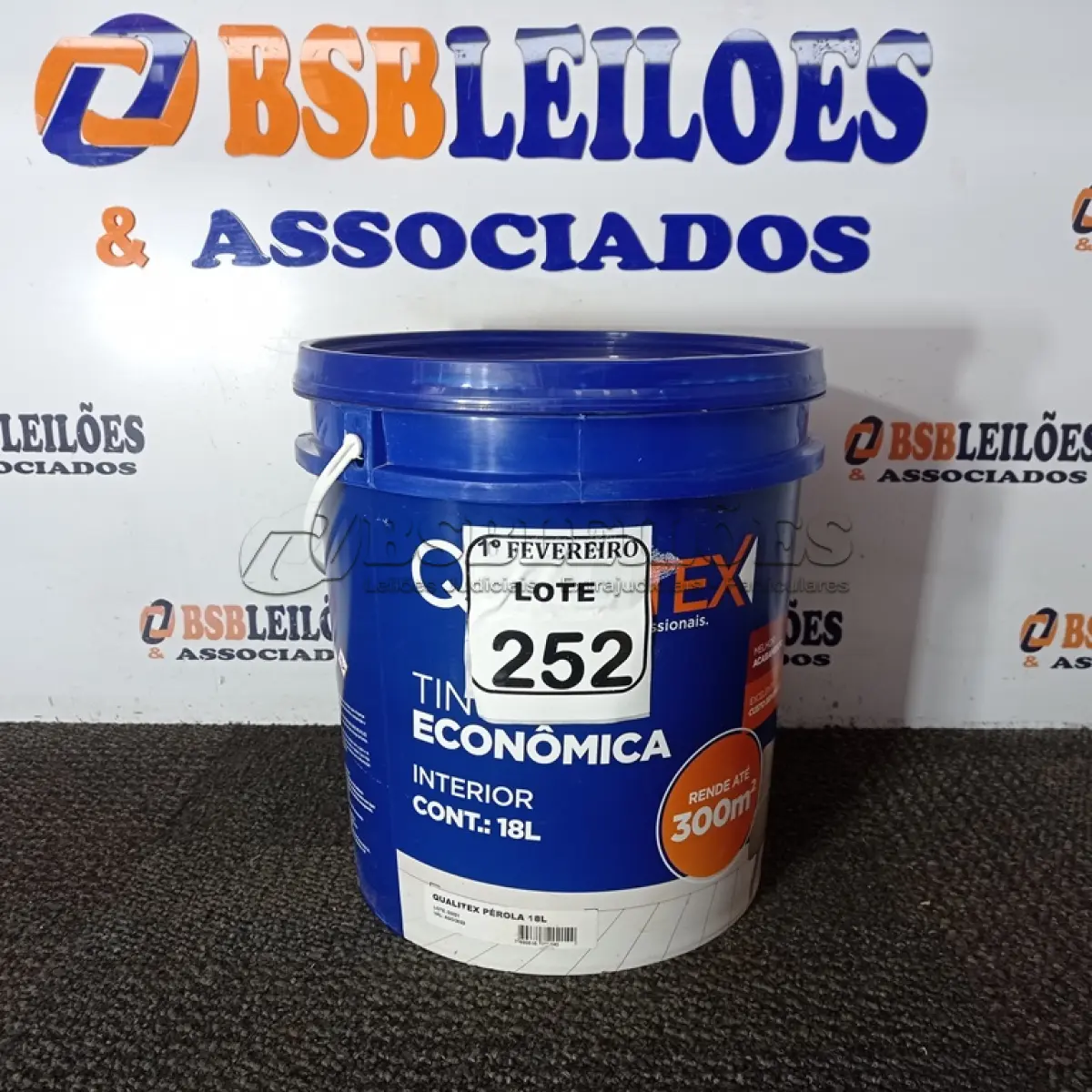 LOTE 252 - 01 BALDE DE TINTA QUALITEX NA COR PÉROLA 18L. (NO ESTADO) ATENÇÃO! FAZER A VISITAÇÃO ANTES DE ARREMATAR, NÃO SABEMOS SE FUNCIONA. LEILÃO NÃO TEM GARANTIA E NEM DEVOLUÇÃO, SUJEITO A POSSÍVEIS AVARIAS VISÍVEIS/OCULTAS E/OU AUSÊNCIA DE COMPONENTES.