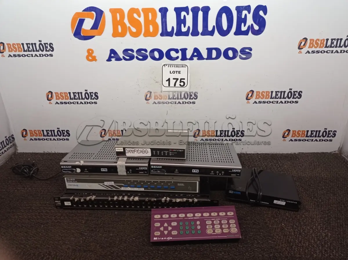 LOTE 175 - 01 LOTE COM ELETRÔNICOS DIVERSOS. (NO ESTADO) ATENÇÃO! FAZER A VISITAÇÃO ANTES DE ARREMATAR, NÃO SABEMOS SE FUNCIONA. LEILÃO NÃO TEM GARANTIA E NEM DEVOLUÇÃO, SUJEITO A POSSÍVEIS AVARIAS VISÍVEIS/OCULTAS E/OU AUSÊNCIA DE COMPONENTES.