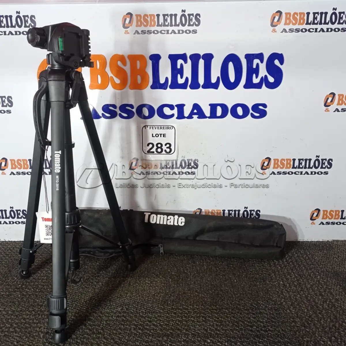 LOTE 283 - 01 TRIPÉ PARA CÂMERA MARCA TOMATE. (NO ESTADO) ATENÇÃO! FAZER A VISITAÇÃO ANTES DE ARREMATAR, NÃO SABEMOS SE FUNCIONA. LEILÃO NÃO TEM GARANTIA E NEM DEVOLUÇÃO, SUJEITO A POSSÍVEIS AVARIAS VISÍVEIS/OCULTAS E/OU AUSÊNCIA DE COMPONENTES.