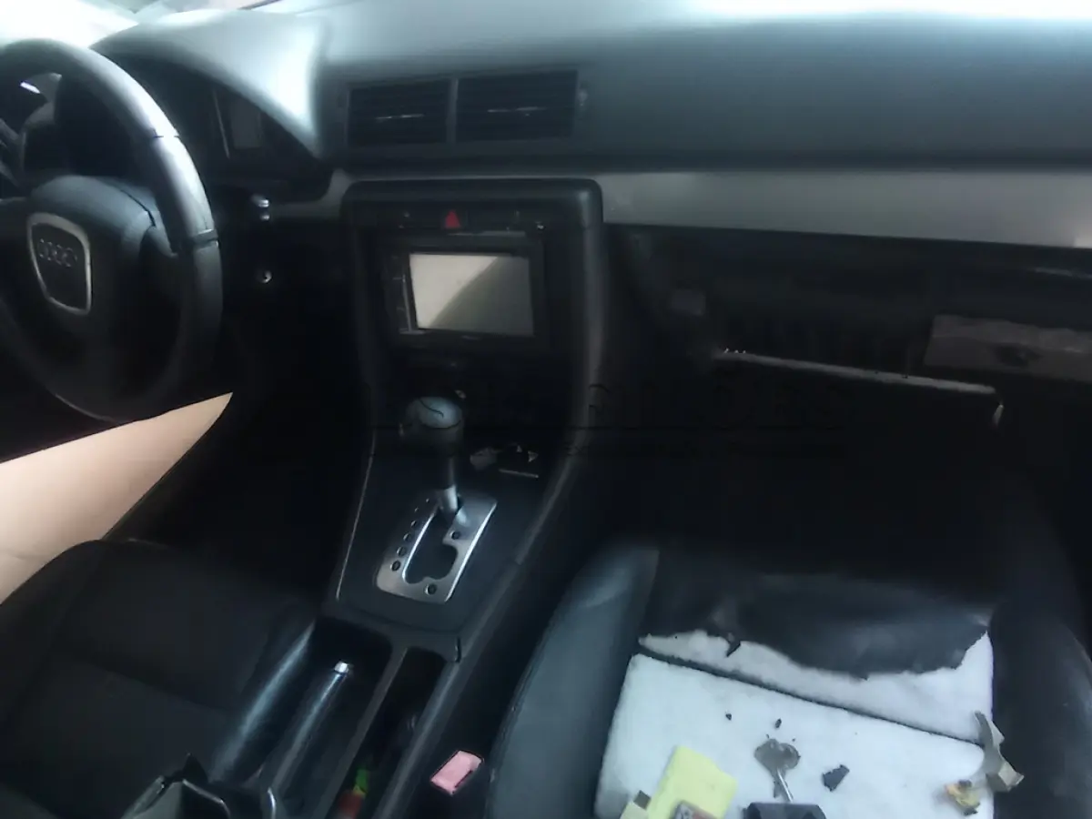 LOTE 320 - AUDI A4 1.8 TURBO, 2006/2007. TETO SOLAR, MULTITRONIC, TODAS ARO 18, COMPLETO. HOMOCINÉTICA ESQUERDA E TRIZETA QUEBRADA. (NO ESTADO)