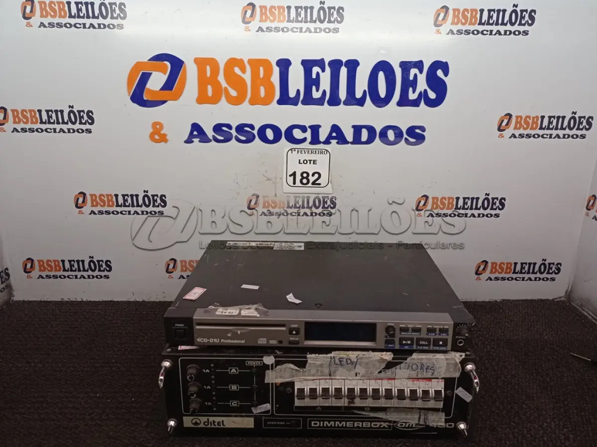 LOTE 182 - 01 MODULO DE DISJUNTOR DE RACK E 01 CD-01U PROFISSIONAL. (NO ESTADO) ATENÇÃO! FAZER A VISITAÇÃO ANTES DE ARREMATAR, NÃO SABEMOS SE FUNCIONA. LEILÃO NÃO TEM GARANTIA E NEM DEVOLUÇÃO, SUJEITO A POSSÍVEIS AVARIAS VISÍVEIS/OCULTAS E/OU AUSÊNCIA DE COMPONENTES.