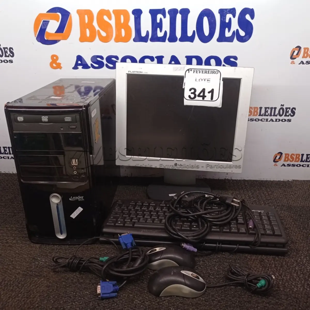 LOTE 341 - 01 COMPUTADOR COMPLETO COM 160GB DE HD, 4GB DE RAM E MONITOR DE 15 POLEGADAS. (ACOMPANHA MOUSE, TECLADOS E CABOS) (NO ESTADO) ATENÇÃO! FAZER A VISITAÇÃO ANTES DE ARREMATAR, NÃO SABEMOS SE FUNCIONA. LEILÃO NÃO TEM GARANTIA E NEM DEVOLUÇÃO, SUJEITO A POSSÍVEIS AVARIAS VISÍVEIS/OCULTAS E/OU AUSÊNCIA DE COMPONENTES.
