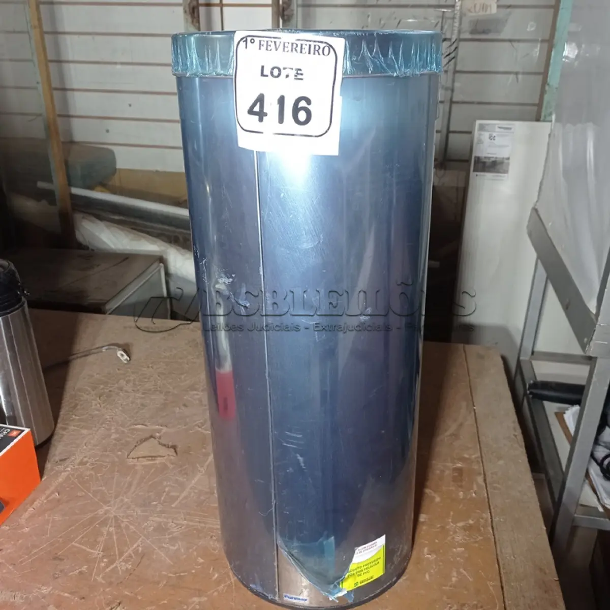 LOTE 416 - 01 LIXEIRA EM INOX REDONDA. (NO ESTADO) ATENÇÃO! FAZER A VISITAÇÃO ANTES DE ARREMATAR, NÃO SABEMOS SE FUNCIONA. LEILÃO NÃO TEM GARANTIA E NEM DEVOLUÇÃO, SUJEITO A POSSÍVEIS AVARIAS VISÍVEIS/OCULTAS E/OU AUSÊNCIA DE COMPONENTES.
