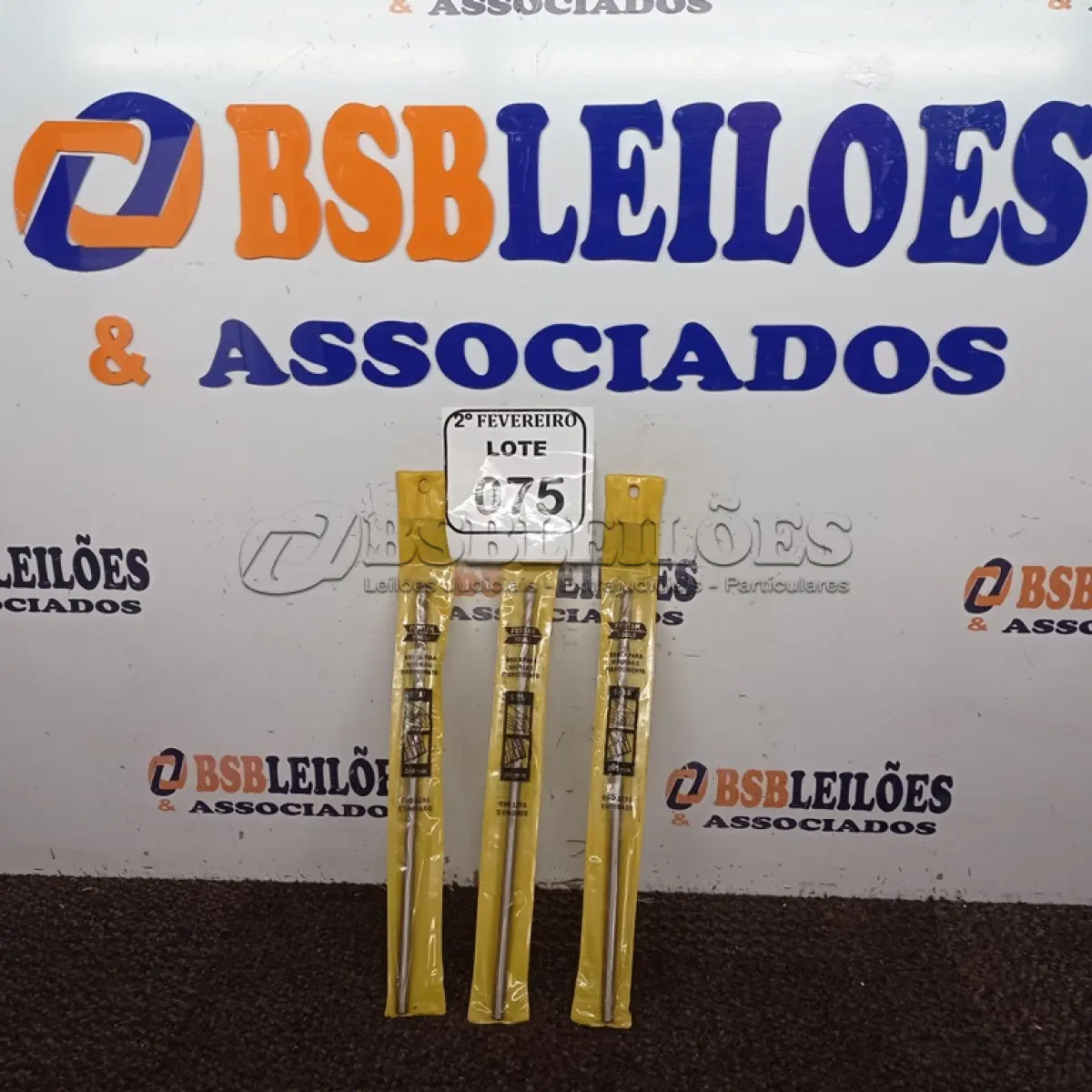 LOTE 075 - 03 BROCAS MOURÃO 5/16 X 280MM” MARCA FERTAK TOOLS (NOVO) (NO ESTADO) ATENÇÃO! FAZER A VISITAÇÃO ANTES DE ARREMATAR, NÃO SABEMOS SE FUNCIONA. LEILÃO NÃO TEM GARANTIA E NEM DEVOLUÇÃO, SUJEITO A POSSÍVEIS AVARIAS VISÍVEIS/OCULTAS E/OU AUSÊNCIA DE COMPONENTES.