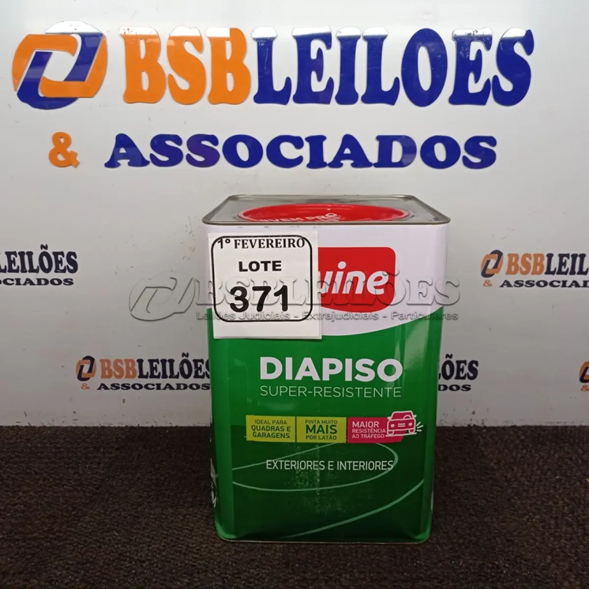 LOTE 371 - 01 LATA DE TINTA DIA PISO IQUINE ACRÍLICO FOSCO NA COR VERDE FOLHA 18L. (NO ESTADO) ATENÇÃO! FAZER A VISITAÇÃO ANTES DE ARREMATAR, NÃO SABEMOS SE FUNCIONA. LEILÃO NÃO TEM GARANTIA E NEM DEVOLUÇÃO, SUJEITO A POSSÍVEIS AVARIAS VISÍVEIS/OCULTAS E/OU AUSÊNCIA DE COMPONENTES.