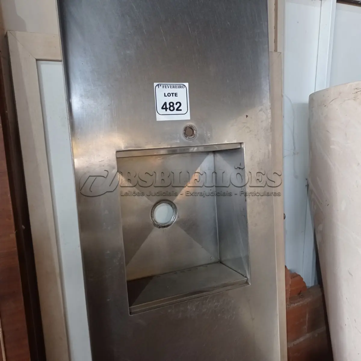 LOTE 482 - 01 PIA EM INOX. (NO ESTADO) ATENÇÃO! FAZER A VISITAÇÃO ANTES DE ARREMATAR, NÃO SABEMOS SE FUNCIONA. LEILÃO NÃO TEM GARANTIA E NEM DEVOLUÇÃO, SUJEITO A POSSÍVEIS AVARIAS VISÍVEIS/OCULTAS E/OU AUSÊNCIA DE COMPONENTES.