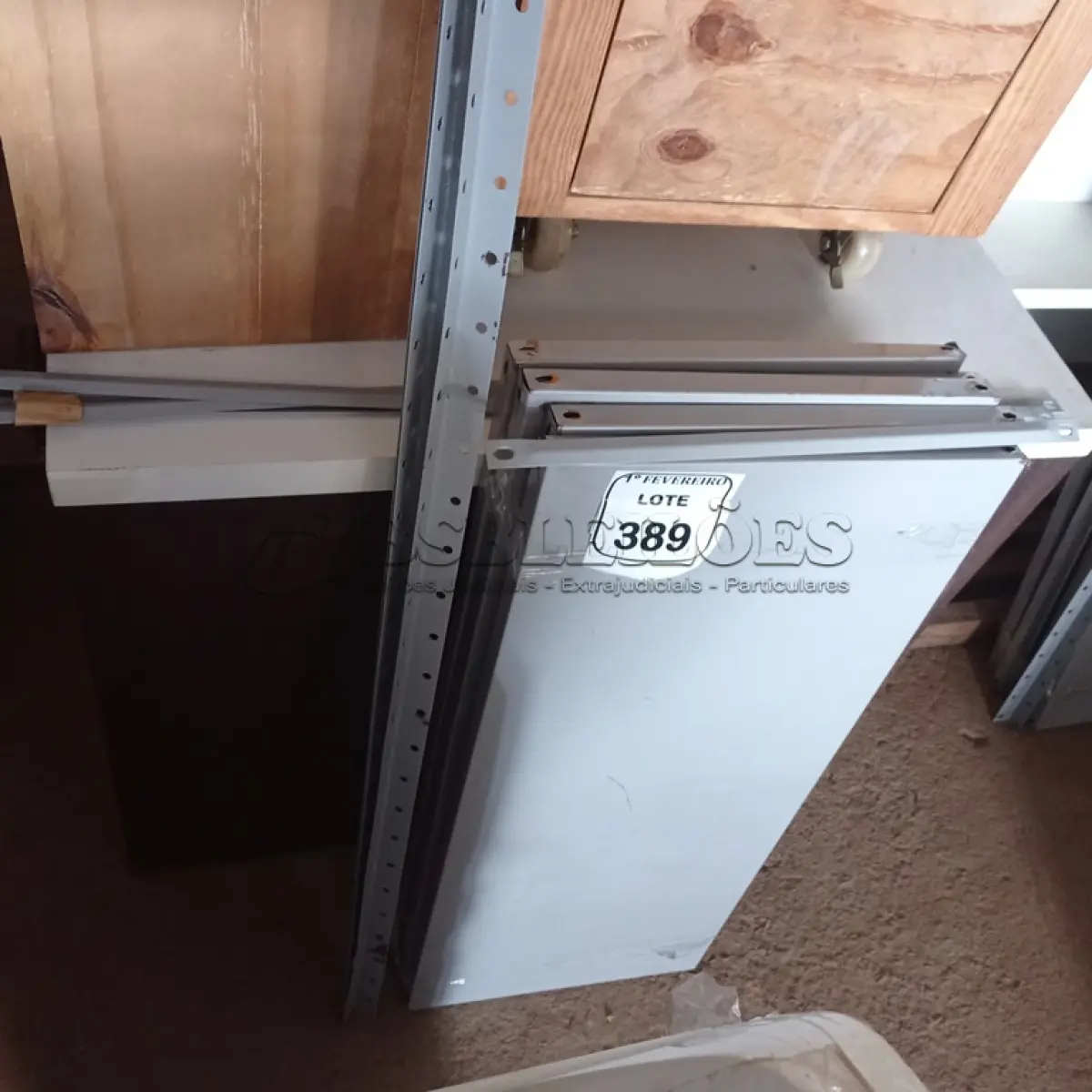 LOTE 389 - 01 ESTANTE DE AÇO COM 05 PRATELEIRAS (DESMONTADA). (NO ESTADO) ATENÇÃO! FAZER A VISITAÇÃO ANTES DE ARREMATAR, NÃO SABEMOS SE FUNCIONA. LEILÃO NÃO TEM GARANTIA E NEM DEVOLUÇÃO, SUJEITO A POSSÍVEIS AVARIAS VISÍVEIS/OCULTAS E/OU AUSÊNCIA DE COMPONENTES.