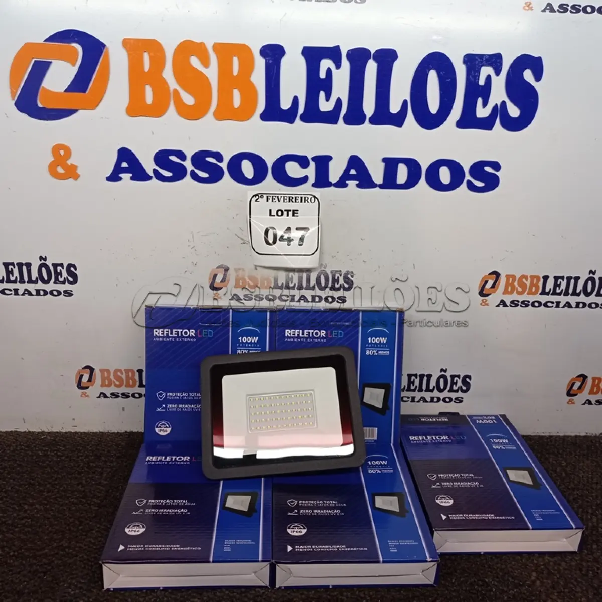 LOTE 047 - 05 REFLETORES DE LED AMBIENTE EXTERNO 100W CADA. (NOVO). (NO ESTADO) ATENÇÃO! FAZER A VISITAÇÃO ANTES DE ARREMATAR, NÃO SABEMOS SE FUNCIONA. LEILÃO NÃO TEM GARANTIA E NEM DEVOLUÇÃO, SUJEITO A POSSÍVEIS AVARIAS VISÍVEIS/OCULTAS E/OU AUSÊNCIA DE COMPONENTES.