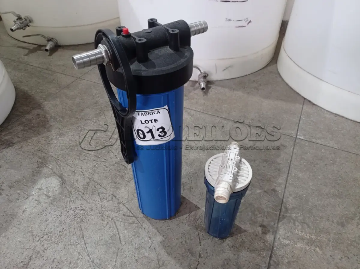 LOTE 013 - 02 FILTROS PARA ÁGUA. (NO ESTADO) ATENÇÃO! FAZER A VISITAÇÃO ANTES DE ARREMATAR, NÃO SABEMOS SE FUNCIONA. LEILÃO NÃO TEM GARANTIA E NEM DEVOLUÇÃO, SUJEITO A POSSÍVEIS AVARIAS VISÍVEIS/OCULTAS E/OU AUSÊNCIA DE COMPONENTES.
