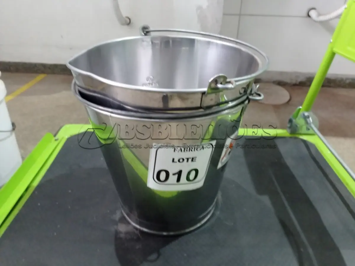 LOTE 010 - 02 BALDES SEM INOX. (NO ESTADO) ATENÇÃO! FAZER A VISITAÇÃO ANTES DE ARREMATAR, NÃO SABEMOS SE FUNCIONA. LEILÃO NÃO TEM GARANTIA E NEM DEVOLUÇÃO, SUJEITO A POSSÍVEIS AVARIAS VISÍVEIS/OCULTAS E/OU AUSÊNCIA DE COMPONENTES.