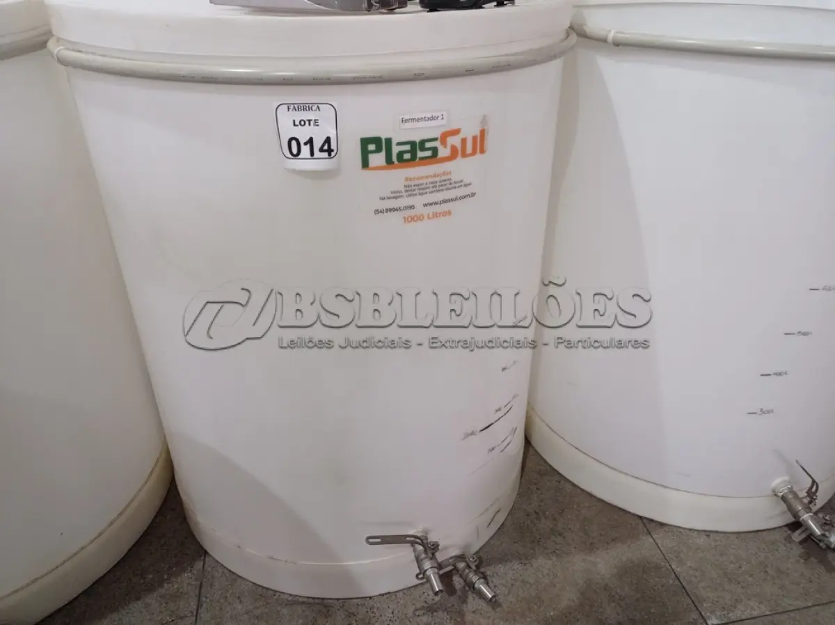 LOTE 014 - 01 FERMENTADORA DE 1MIL LITROS PP PLASUL COM TORNEIRA DE INOX. (NO ESTADO) ATENÇÃO! FAZER A VISITAÇÃO ANTES DE ARREMATAR, NÃO SABEMOS SE FUNCIONA. LEILÃO NÃO TEM GARANTIA E NEM DEVOLUÇÃO, SUJEITO A POSSÍVEIS AVARIAS VISÍVEIS/OCULTAS E/OU AUSÊNCIA DE COMPONENTES.