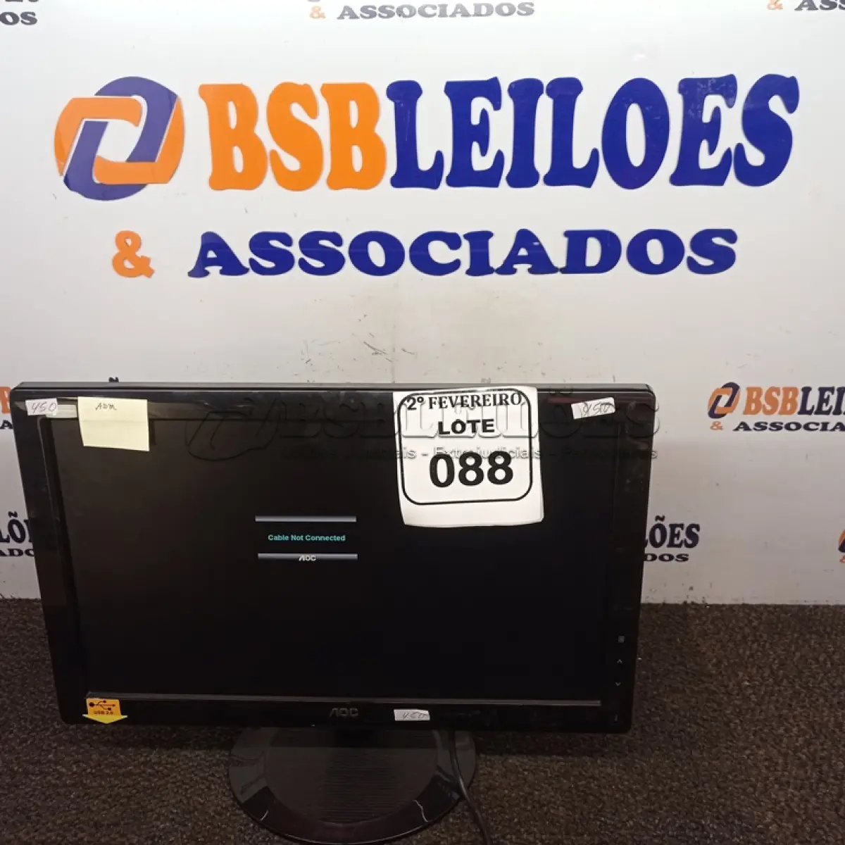 LOTE 088 - 01 MONITOR 15’’ LCD MARCA AOC. (NO ESTADO) ATENÇÃO! FAZER A VISITAÇÃO ANTES DE ARREMATAR, NÃO SABEMOS SE FUNCIONA. LEILÃO NÃO TEM GARANTIA E NEM DEVOLUÇÃO, SUJEITO A POSSÍVEIS AVARIAS VISÍVEIS/OCULTAS E/OU AUSÊNCIA DE COMPONENTES.