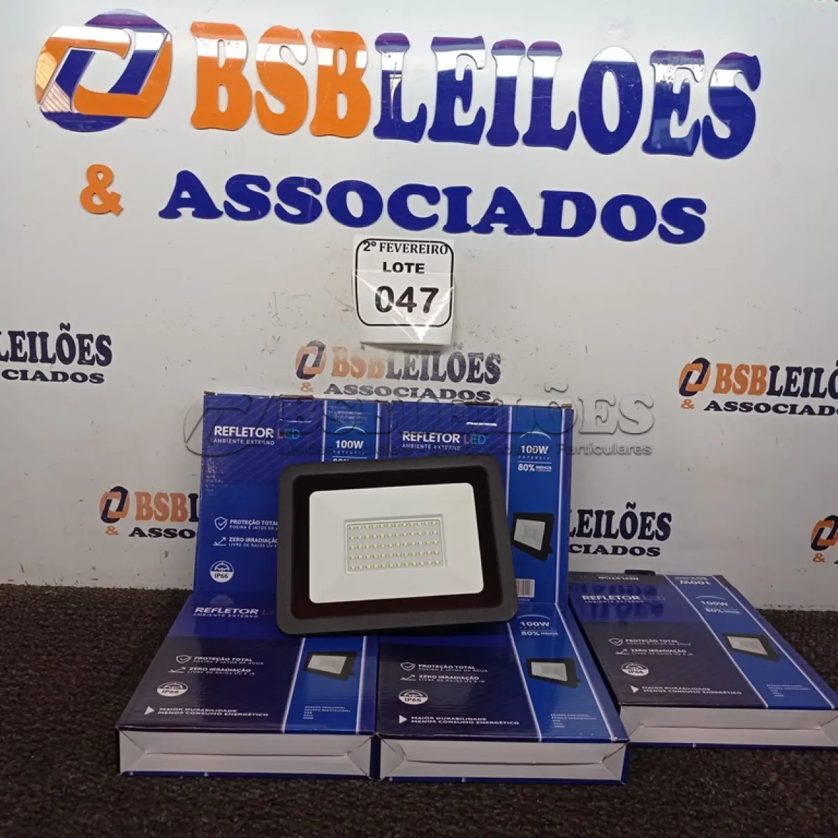 LOTE 047 - 05 REFLETORES DE LED AMBIENTE EXTERNO 100W CADA. (NOVO). (NO ESTADO) ATENÇÃO! FAZER A VISITAÇÃO ANTES DE ARREMATAR, NÃO SABEMOS SE FUNCIONA. LEILÃO NÃO TEM GARANTIA E NEM DEVOLUÇÃO, SUJEITO A POSSÍVEIS AVARIAS VISÍVEIS/OCULTAS E/OU AUSÊNCIA DE COMPONENTES.