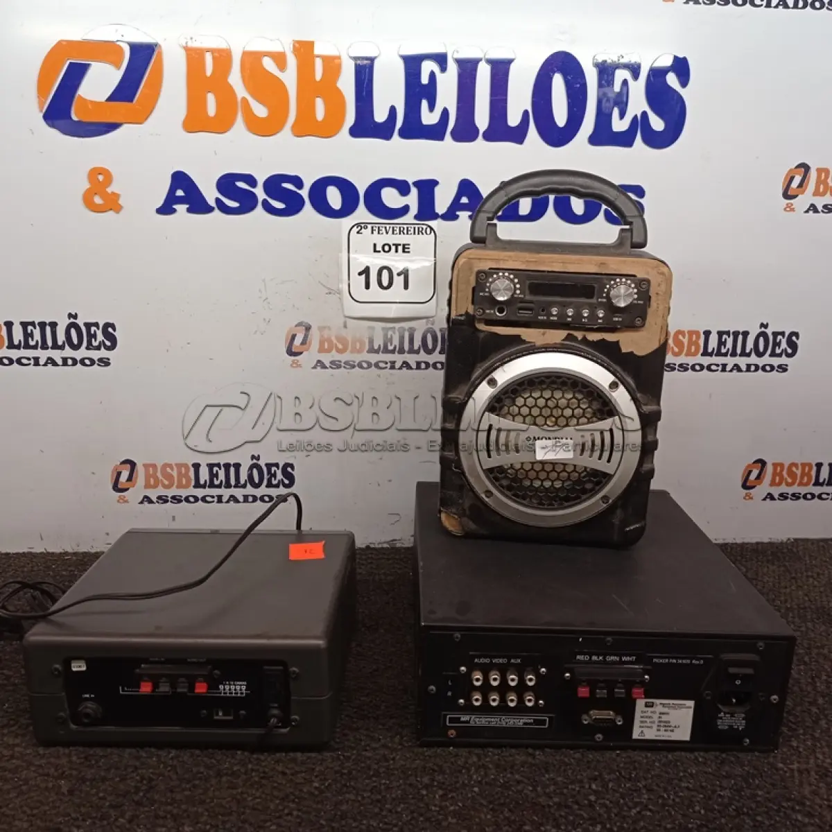 LOTE 101 - 02 AMPLIFICADORES E 01 CAIXA DE SOM PORTÁTIL. (ESTADO) ATENÇÃO! FAZER A VISITAÇÃO ANTES DE ARREMATAR, NÃO SABEMOS SE FUNCIONA. LEILÃO NÃO TEM GARANTIA E NEM DEVOLUÇÃO, SUJEITO A POSSÍVEIS AVARIAS VISÍVEIS/OCULTAS E/OU AUSÊNCIA DE COMPONENTES.