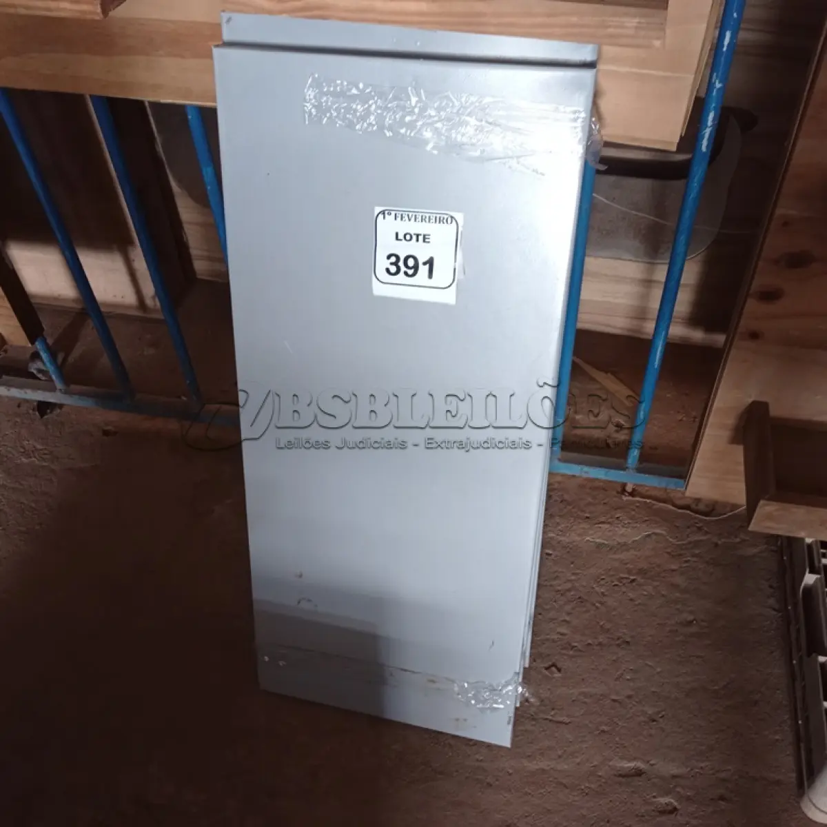 LOTE 391 - 04 PRATELEIRAS PARA ESTANTE DE AÇO. (NO ESTADO) ATENÇÃO! FAZER A VISITAÇÃO ANTES DE ARREMATAR, NÃO SABEMOS SE FUNCIONA. LEILÃO NÃO TEM GARANTIA E NEM DEVOLUÇÃO, SUJEITO A POSSÍVEIS AVARIAS VISÍVEIS/OCULTAS E/OU AUSÊNCIA DE COMPONENTES.