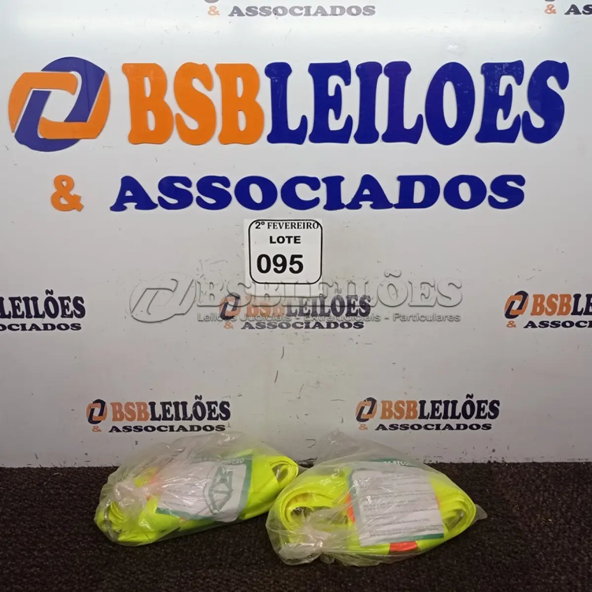 LOTE 095 - 02 CINTAS PARA PARAQUEDISTA/ALPINISTA. (NOVO) (NO ESTADO) ATENÇÃO! FAZER A VISITAÇÃO ANTES DE ARREMATAR, NÃO SABEMOS SE FUNCIONA. LEILÃO NÃO TEM GARANTIA E NEM DEVOLUÇÃO, SUJEITO A POSSÍVEIS AVARIAS VISÍVEIS/OCULTAS E/OU AUSÊNCIA DE COMPONENTES.