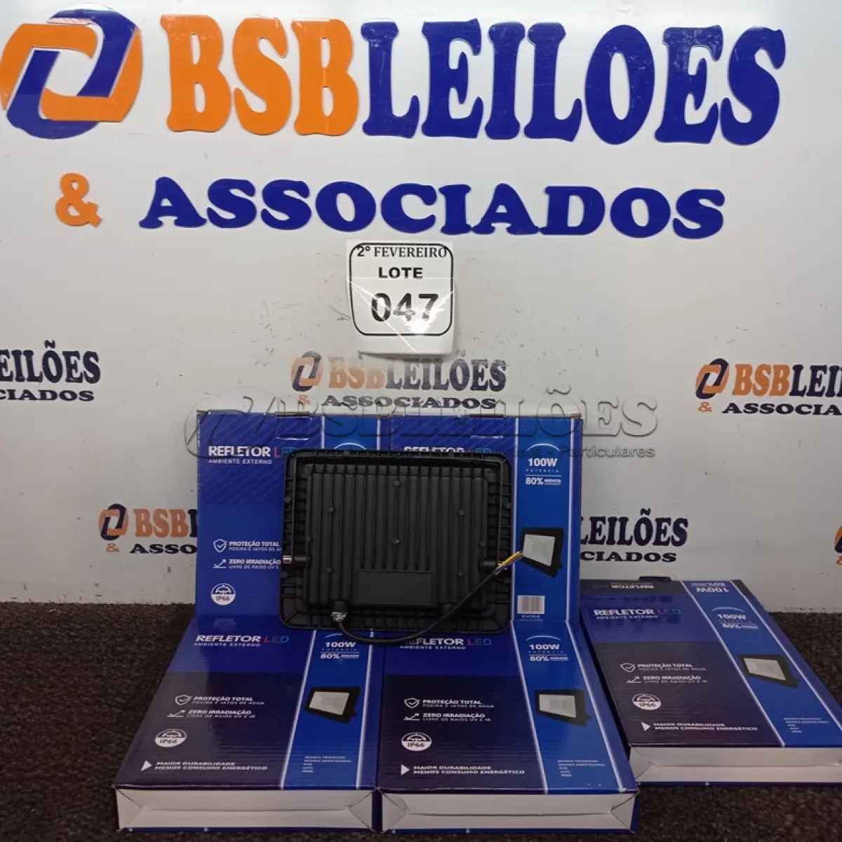 LOTE 047 - 05 REFLETORES DE LED AMBIENTE EXTERNO 100W CADA. (NOVO). (NO ESTADO) ATENÇÃO! FAZER A VISITAÇÃO ANTES DE ARREMATAR, NÃO SABEMOS SE FUNCIONA. LEILÃO NÃO TEM GARANTIA E NEM DEVOLUÇÃO, SUJEITO A POSSÍVEIS AVARIAS VISÍVEIS/OCULTAS E/OU AUSÊNCIA DE COMPONENTES.