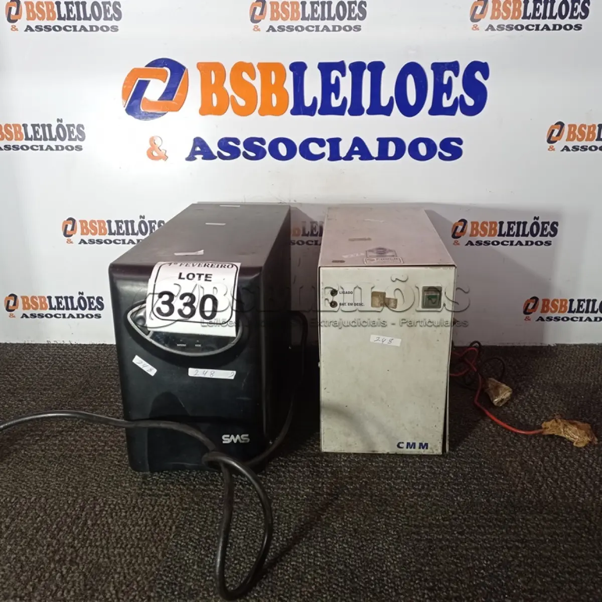 LOTE 330 - 02 NOBREAK’S DIVERSOS. (NO ESTADO) ATENÇÃO! FAZER A VISITAÇÃO ANTES DE ARREMATAR, NÃO SABEMOS SE FUNCIONA. LEILÃO NÃO TEM GARANTIA E NEM DEVOLUÇÃO, SUJEITO A POSSÍVEIS AVARIAS VISÍVEIS/OCULTAS E/OU AUSÊNCIA DE COMPONENTES.