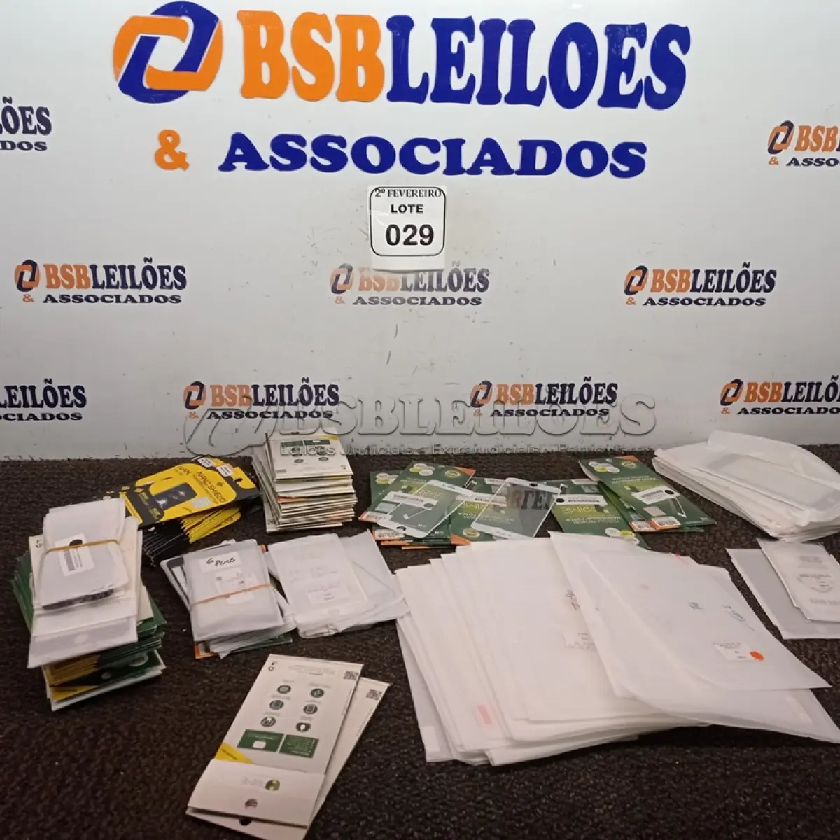 LOTE 029 - 01 LOTE COM PELÍCULAS DIVERSAS PARA CELULAR. (NO ESTADO) ATENÇÃO! FAZER A VISITAÇÃO ANTES DE ARREMATAR, NÃO SABEMOS SE FUNCIONA. LEILÃO NÃO TEM GARANTIA E NEM DEVOLUÇÃO, SUJEITO A POSSÍVEIS AVARIAS VISÍVEIS/OCULTAS E/OU AUSÊNCIA DE COMPONENTES.