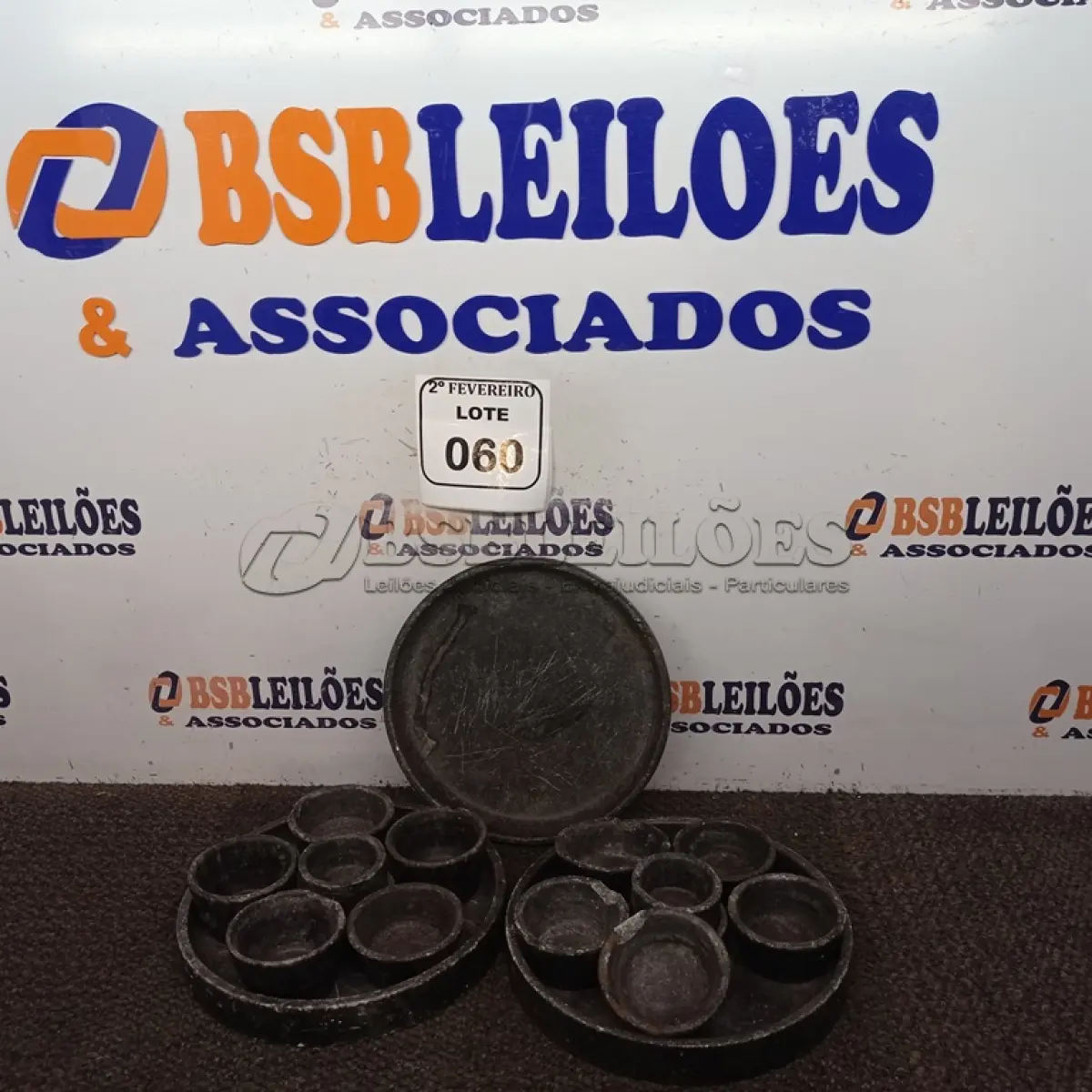 LOTE 060 - 01 CONJUNTO DE CAÇAROLAS DE DIVERSOS TAMANHOS. (NO ESTADO) ATENÇÃO! FAZER A VISITAÇÃO ANTES DE ARREMATAR, NÃO SABEMOS SE FUNCIONA. LEILÃO NÃO TEM GARANTIA E NEM DEVOLUÇÃO, SUJEITO A POSSÍVEIS AVARIAS VISÍVEIS/OCULTAS E/OU AUSÊNCIA DE COMPONENTES.
