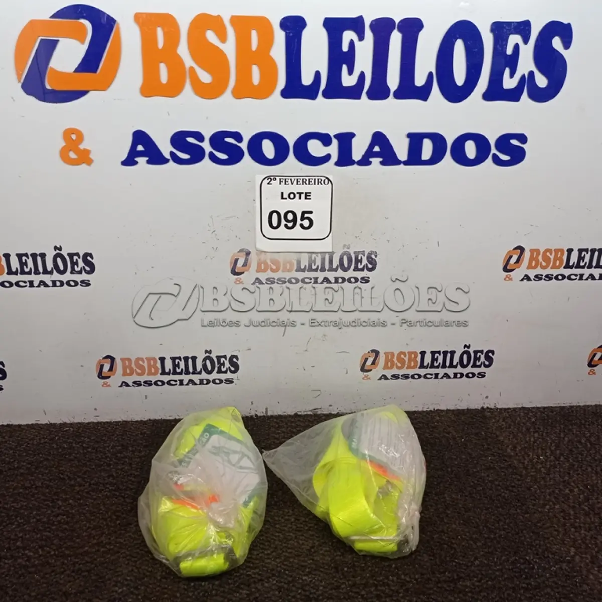 LOTE 095 - 02 CINTAS PARA PARAQUEDISTA/ALPINISTA. (NOVO) (NO ESTADO) ATENÇÃO! FAZER A VISITAÇÃO ANTES DE ARREMATAR, NÃO SABEMOS SE FUNCIONA. LEILÃO NÃO TEM GARANTIA E NEM DEVOLUÇÃO, SUJEITO A POSSÍVEIS AVARIAS VISÍVEIS/OCULTAS E/OU AUSÊNCIA DE COMPONENTES.