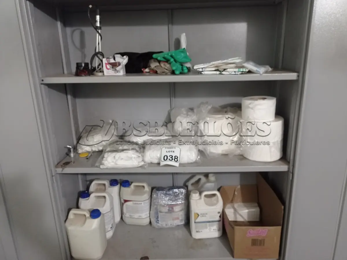 LOTE 038 - 01 LOTE COM MATERIAIS PARA LIMPEZA. (NO ESTADO) ATENÇÃO! FAZER A VISITAÇÃO ANTES DE ARREMATAR, NÃO SABEMOS SE FUNCIONA. LEILÃO NÃO TEM GARANTIA E NEM DEVOLUÇÃO, SUJEITO A POSSÍVEIS AVARIAS VISÍVEIS/OCULTAS E/OU AUSÊNCIA DE COMPONENTES.