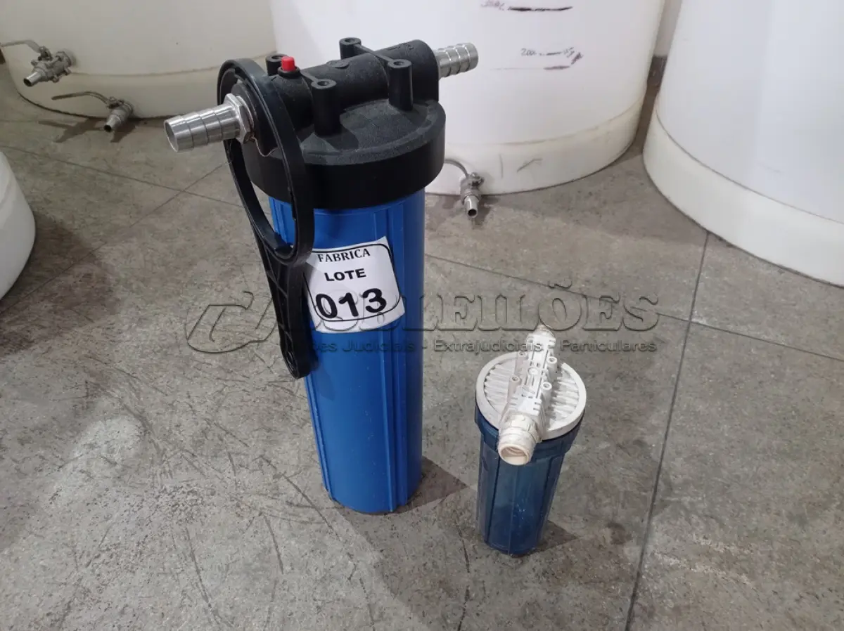 LOTE 013 - 02 FILTROS PARA ÁGUA. (NO ESTADO) ATENÇÃO! FAZER A VISITAÇÃO ANTES DE ARREMATAR, NÃO SABEMOS SE FUNCIONA. LEILÃO NÃO TEM GARANTIA E NEM DEVOLUÇÃO, SUJEITO A POSSÍVEIS AVARIAS VISÍVEIS/OCULTAS E/OU AUSÊNCIA DE COMPONENTES.