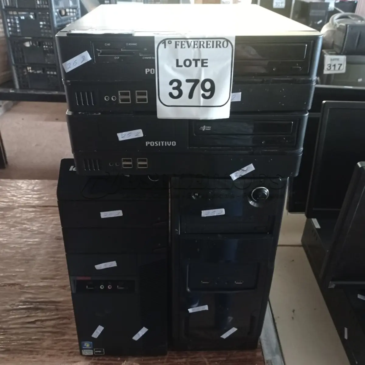 LOTE 379 - 04 CPU’S DIVERSAS. (NO ESTADO) ATENÇÃO! FAZER A VISITAÇÃO ANTES DE ARREMATAR, NÃO SABEMOS SE FUNCIONA. LEILÃO NÃO TEM GARANTIA E NEM DEVOLUÇÃO, SUJEITO A POSSÍVEIS AVARIAS VISÍVEIS/OCULTAS E/OU AUSÊNCIA DE COMPONENTES.