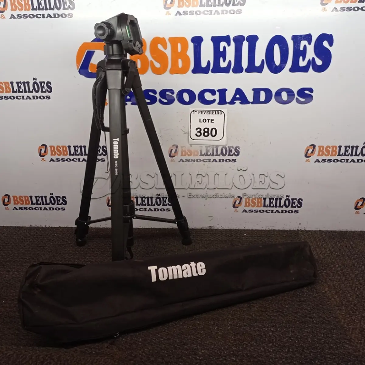 LOTE 380 - 01 TRIPÉ PARA CÂMERA MARCA TOMATE. (NO ESTADO) ATENÇÃO! FAZER A VISITAÇÃO ANTES DE ARREMATAR, NÃO SABEMOS SE FUNCIONA. LEILÃO NÃO TEM GARANTIA E NEM DEVOLUÇÃO, SUJEITO A POSSÍVEIS AVARIAS VISÍVEIS/OCULTAS E/OU AUSÊNCIA DE COMPONENTES.