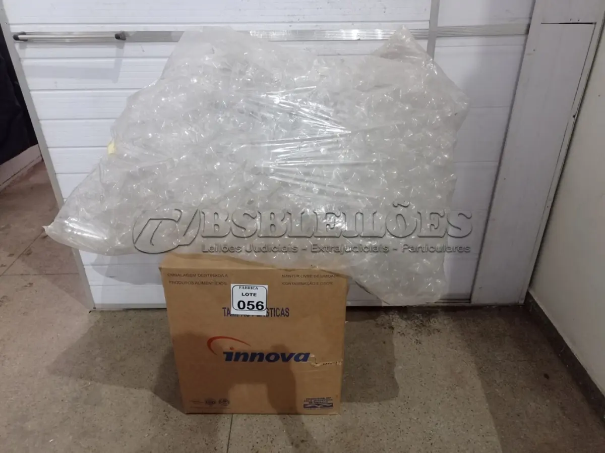 LOTE 056 - 01 CAIXA COM TAMPAS DE GARRAFA PET E 02 FARDOS DE GARRAFA PET. (NO ESTADO) ATENÇÃO! FAZER A VISITAÇÃO ANTES DE ARREMATAR, NÃO SABEMOS SE FUNCIONA. LEILÃO NÃO TEM GARANTIA E NEM DEVOLUÇÃO, SUJEITO A POSSÍVEIS AVARIAS VISÍVEIS/OCULTAS E/OU AUSÊNCIA DE COMPONENTES.