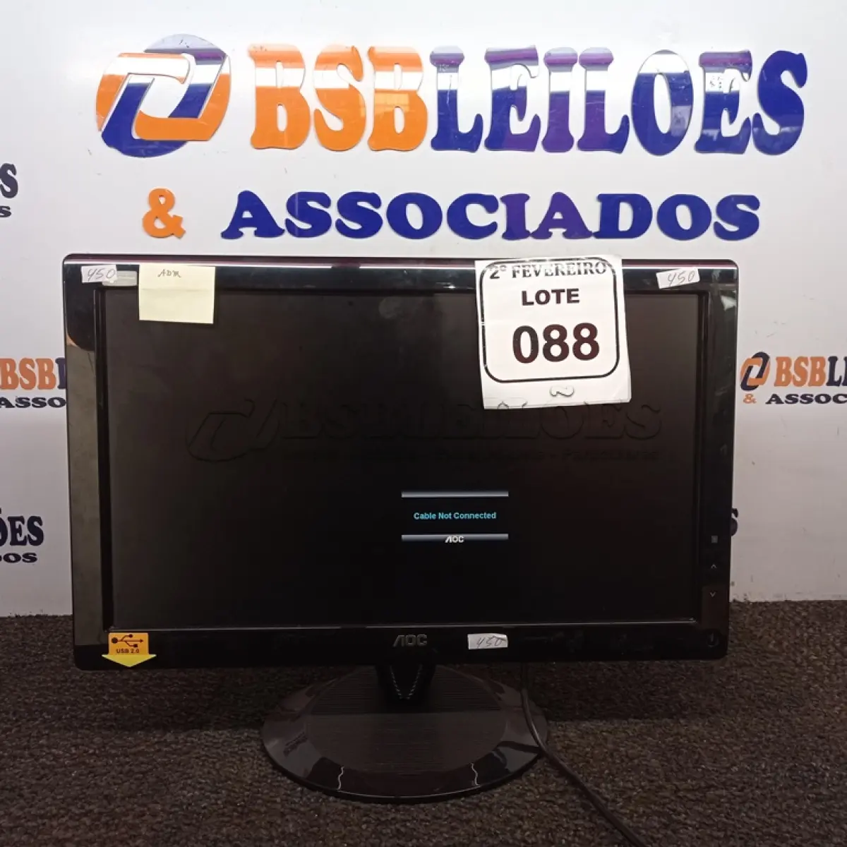 LOTE 088 - 01 MONITOR 15’’ LCD MARCA AOC. (NO ESTADO) ATENÇÃO! FAZER A VISITAÇÃO ANTES DE ARREMATAR, NÃO SABEMOS SE FUNCIONA. LEILÃO NÃO TEM GARANTIA E NEM DEVOLUÇÃO, SUJEITO A POSSÍVEIS AVARIAS VISÍVEIS/OCULTAS E/OU AUSÊNCIA DE COMPONENTES.