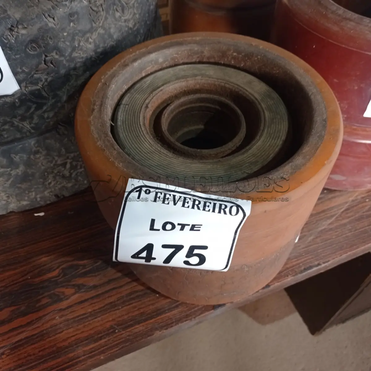 LOTE 475 - 02 RODAS PARA EMPILHADEIRA. (NO ESTADO) ATENÇÃO! FAZER A VISITAÇÃO ANTES DE ARREMATAR, NÃO SABEMOS SE FUNCIONA. LEILÃO NÃO TEM GARANTIA E NEM DEVOLUÇÃO, SUJEITO A POSSÍVEIS AVARIAS VISÍVEIS/OCULTAS E/OU AUSÊNCIA DE COMPONENTES.