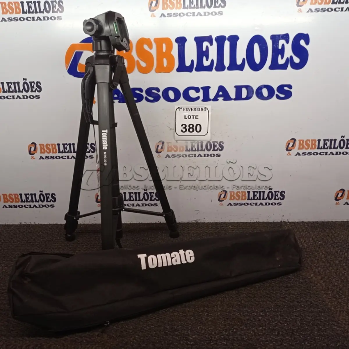 LOTE 380 - 01 TRIPÉ PARA CÂMERA MARCA TOMATE. (NO ESTADO) ATENÇÃO! FAZER A VISITAÇÃO ANTES DE ARREMATAR, NÃO SABEMOS SE FUNCIONA. LEILÃO NÃO TEM GARANTIA E NEM DEVOLUÇÃO, SUJEITO A POSSÍVEIS AVARIAS VISÍVEIS/OCULTAS E/OU AUSÊNCIA DE COMPONENTES.