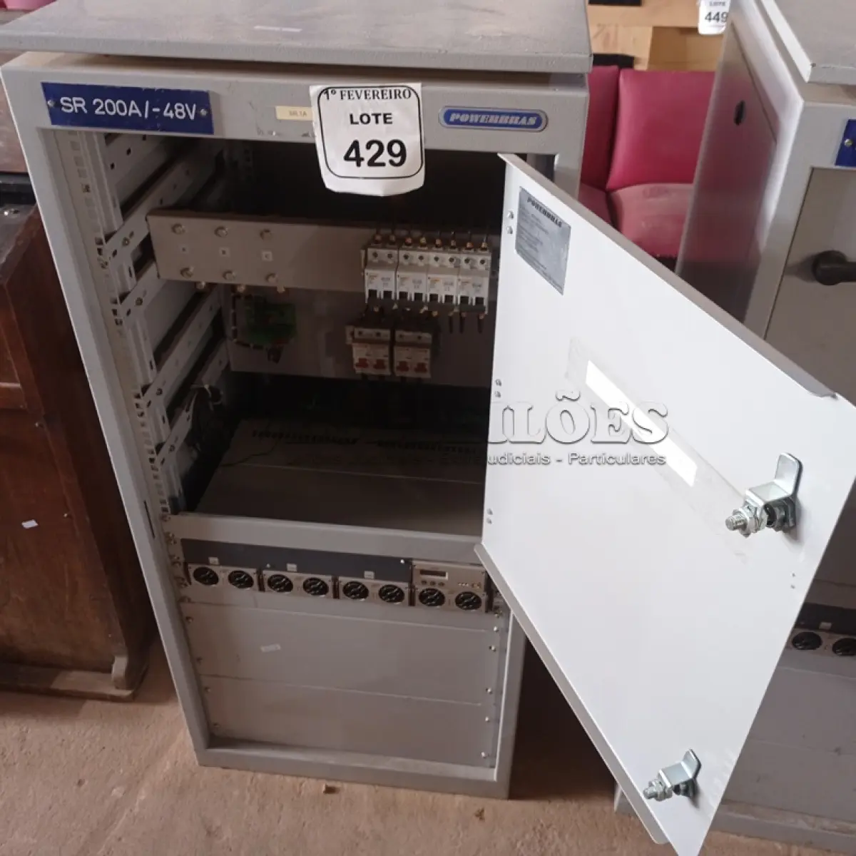 LOTE 429 - 01 FONTE RETIFICADORA 200A/48VOLTS. (NO ESTADO) ATENÇÃO! FAZER A VISITAÇÃO ANTES DE ARREMATAR, NÃO SABEMOS SE FUNCIONA. LEILÃO NÃO TEM GARANTIA E NEM DEVOLUÇÃO, SUJEITO A POSSÍVEIS AVARIAS VISÍVEIS/OCULTAS E/OU AUSÊNCIA DE COMPONENTES.