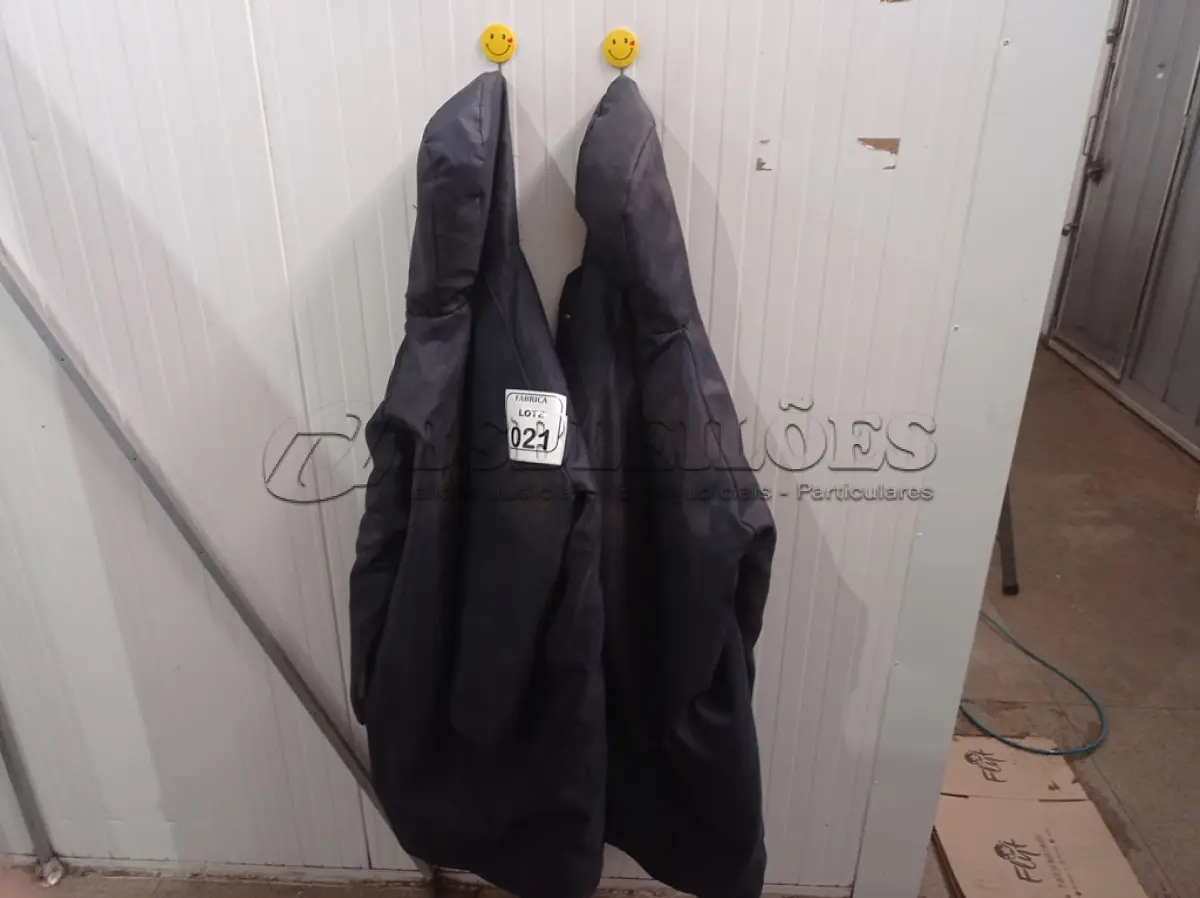 LOTE 021 - 02 CASACOS PARA CÂMARA FRIA. (NO ESTADO) ATENÇÃO! FAZER A VISITAÇÃO ANTES DE ARREMATAR, NÃO SABEMOS SE FUNCIONA. LEILÃO NÃO TEM GARANTIA E NEM DEVOLUÇÃO, SUJEITO A POSSÍVEIS AVARIAS VISÍVEIS/OCULTAS E/OU AUSÊNCIA DE COMPONENTES.