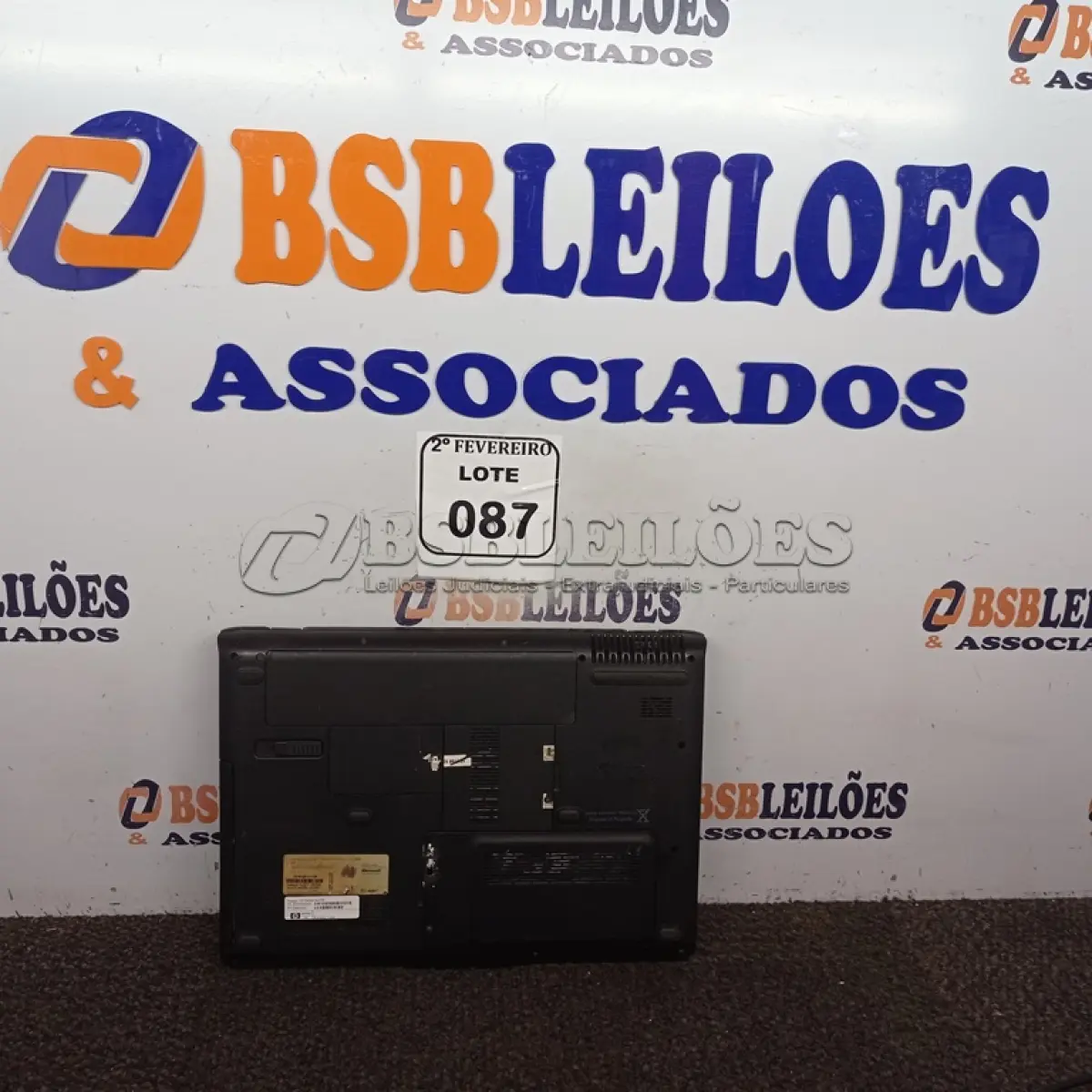 LOTE 087 - 01 NOTEBOOK MARCA HP SEM FONTE. (NO ESTADO) ATENÇÃO! FAZER A VISITAÇÃO ANTES DE ARREMATAR, NÃO SABEMOS SE FUNCIONA. LEILÃO NÃO TEM GARANTIA E NEM DEVOLUÇÃO, SUJEITO A POSSÍVEIS AVARIAS VISÍVEIS/OCULTAS E/OU AUSÊNCIA DE COMPONENTES.