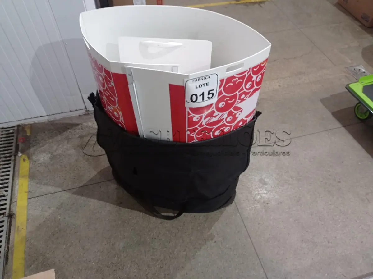 LOTE 015 - 01 MOSTRUÁRIO PARA VENDA. (NO ESTADO) ATENÇÃO! FAZER A VISITAÇÃO ANTES DE ARREMATAR, NÃO SABEMOS SE FUNCIONA. LEILÃO NÃO TEM GARANTIA E NEM DEVOLUÇÃO, SUJEITO A POSSÍVEIS AVARIAS VISÍVEIS/OCULTAS E/OU AUSÊNCIA DE COMPONENTES.