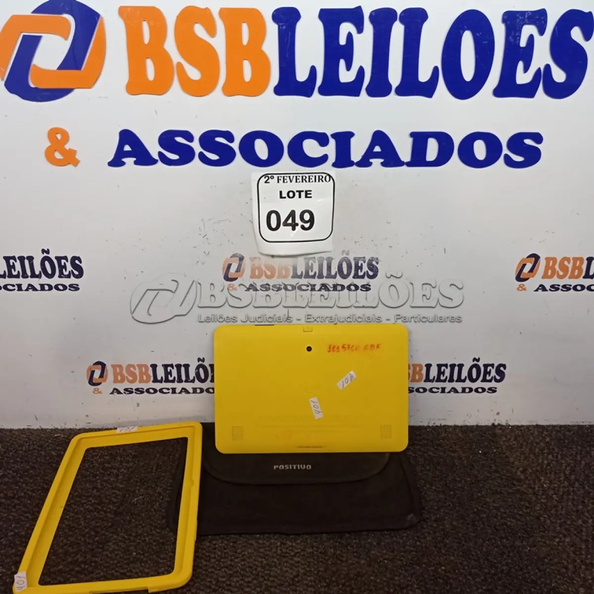 LOTE 049 - 01 TABLET SEM CARREGADOR MARCA POSITIVO. (NO ESTADO) ATENÇÃO! FAZER A VISITAÇÃO ANTES DE ARREMATAR, NÃO SABEMOS SE FUNCIONA. LEILÃO NÃO TEM GARANTIA E NEM DEVOLUÇÃO, SUJEITO A POSSÍVEIS AVARIAS VISÍVEIS/OCULTAS E/OU AUSÊNCIA DE COMPONENTES.