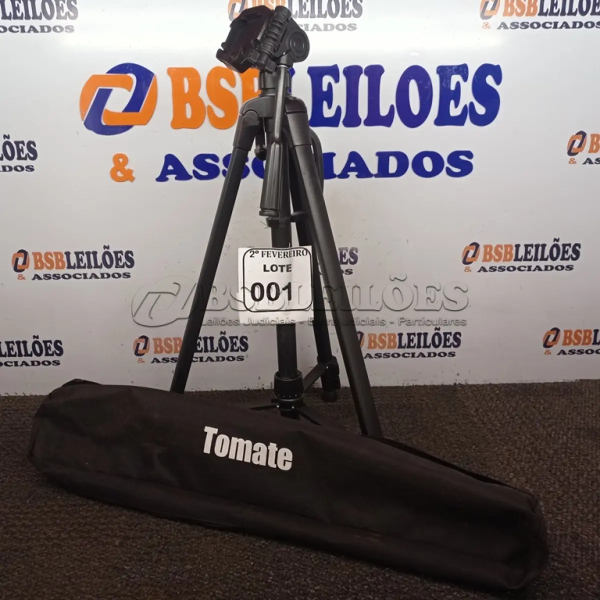 LOTE 001 - 01 TRIPÉ PARA CÂMERA TOMATE MTG-3016. (NO ESTADO) ATENÇÃO! FAZER A VISITAÇÃO ANTES DE ARREMATAR, NÃO SABEMOS SE FUNCIONA. LEILÃO NÃO TEM GARANTIA E NEM DEVOLUÇÃO, SUJEITO A POSSÍVEIS AVARIAS VISÍVEIS/OCULTAS E/OU AUSÊNCIA DE COMPONENTES.