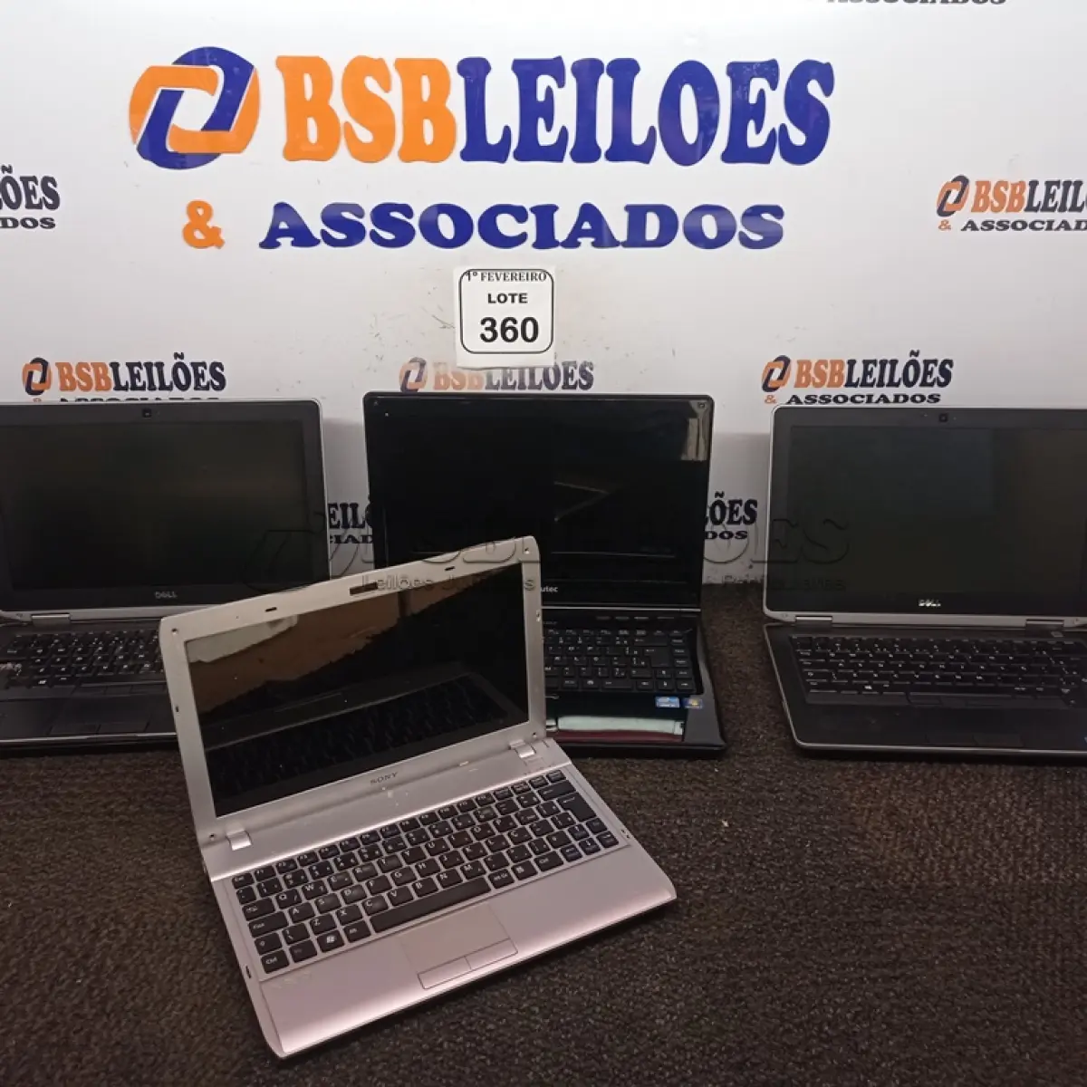 LOTE 360 - 04 NOTEBOOK’S PARA RETIRADAS DE PEÇAS. (NO ESTADO) ATENÇÃO! FAZER A VISITAÇÃO ANTES DE ARREMATAR, NÃO SABEMOS SE FUNCIONA. LEILÃO NÃO TEM GARANTIA E NEM DEVOLUÇÃO, SUJEITO A POSSÍVEIS AVARIAS VISÍVEIS/OCULTAS E/OU AUSÊNCIA DE COMPONENTES.