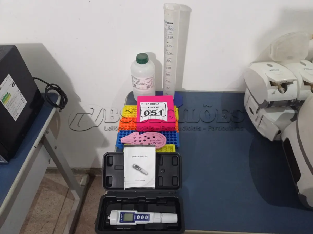 LOTE 051 - 01 LOTE COM EQUIPAMENTOS PARA LABORATÓRIO E 01 PHMETRO PORTÁTIL. (NO ESTADO) ATENÇÃO! FAZER A VISITAÇÃO ANTES DE ARREMATAR, NÃO SABEMOS SE FUNCIONA. LEILÃO NÃO TEM GARANTIA E NEM DEVOLUÇÃO, SUJEITO A POSSÍVEIS AVARIAS VISÍVEIS/OCULTAS E/OU AUSÊNCIA DE COMPONENTES.