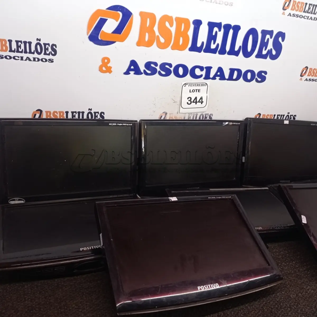 LOTE 344 -  08 MONITORES DIVERSOS COM AVARIAS. (NO ESTADO) ATENÇÃO! FAZER A VISITAÇÃO ANTES DE ARREMATAR, NÃO SABEMOS SE FUNCIONA. LEILÃO NÃO TEM GARANTIA E NEM DEVOLUÇÃO, SUJEITO A POSSÍVEIS AVARIAS VISÍVEIS/OCULTAS E/OU AUSÊNCIA DE COMPONENTES.